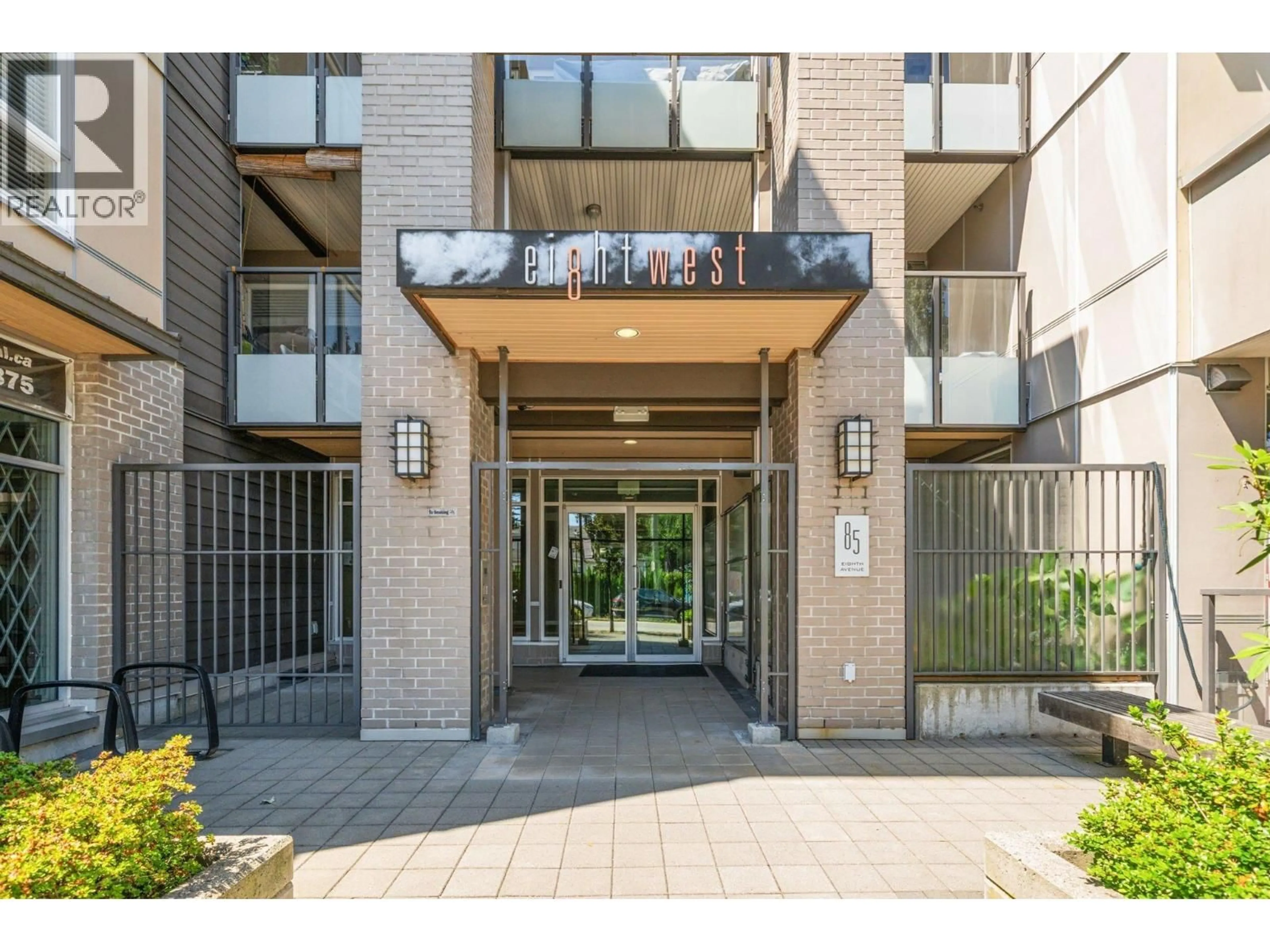 Indoor foyer for 208 - 85 EIGHTH AVENUE, New Westminster British Columbia V3L0E9