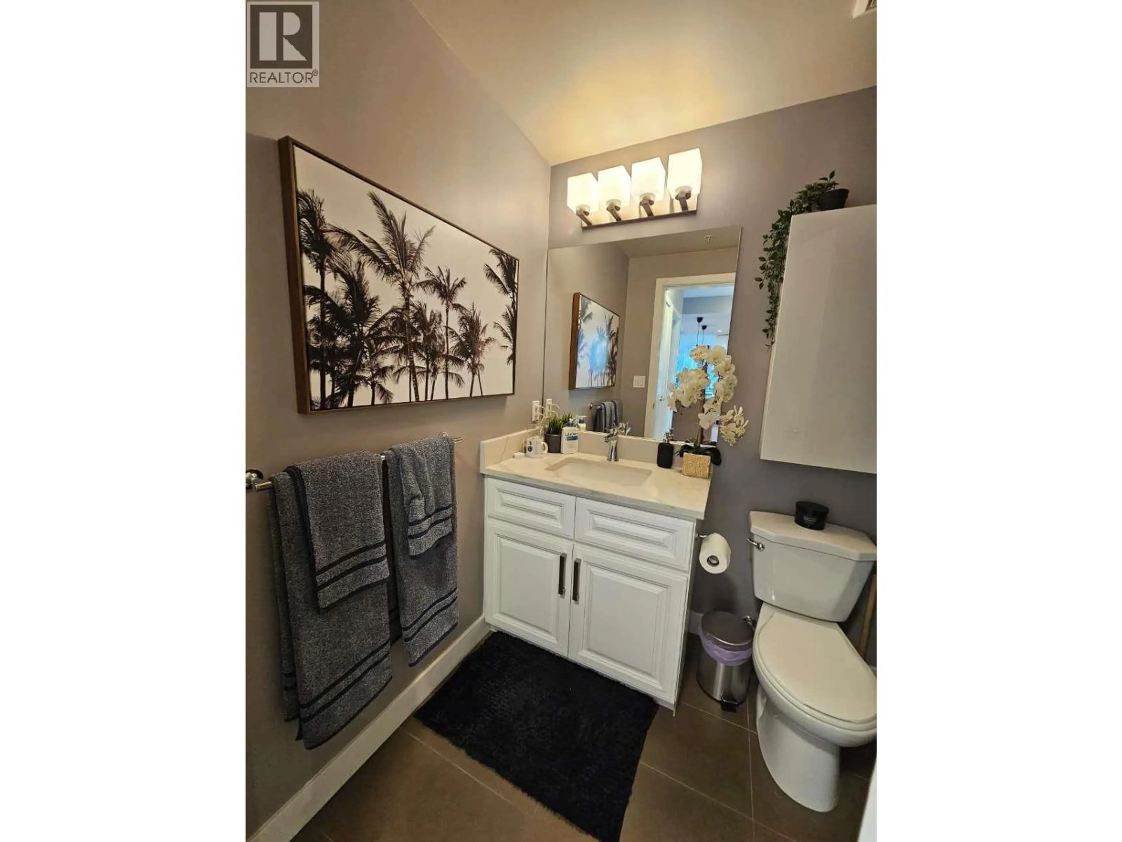 Contemporary bathroom, ceramic/tile floor for 1405 - 6188 WILSON AVENUE, Burnaby British Columbia V5H0A5
