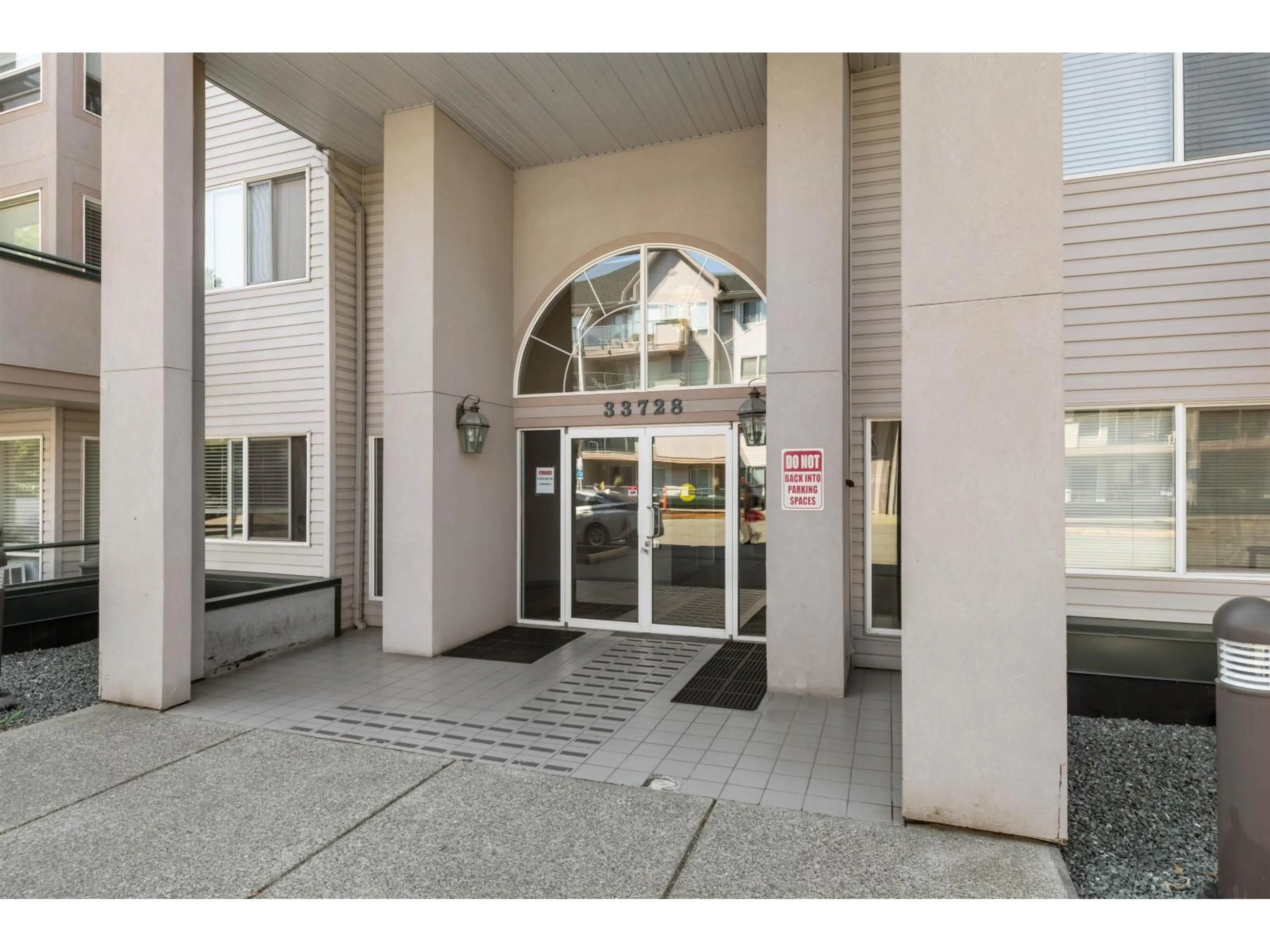Indoor foyer for 307 - 33728 KING ROAD, Abbotsford British Columbia V2S8J4