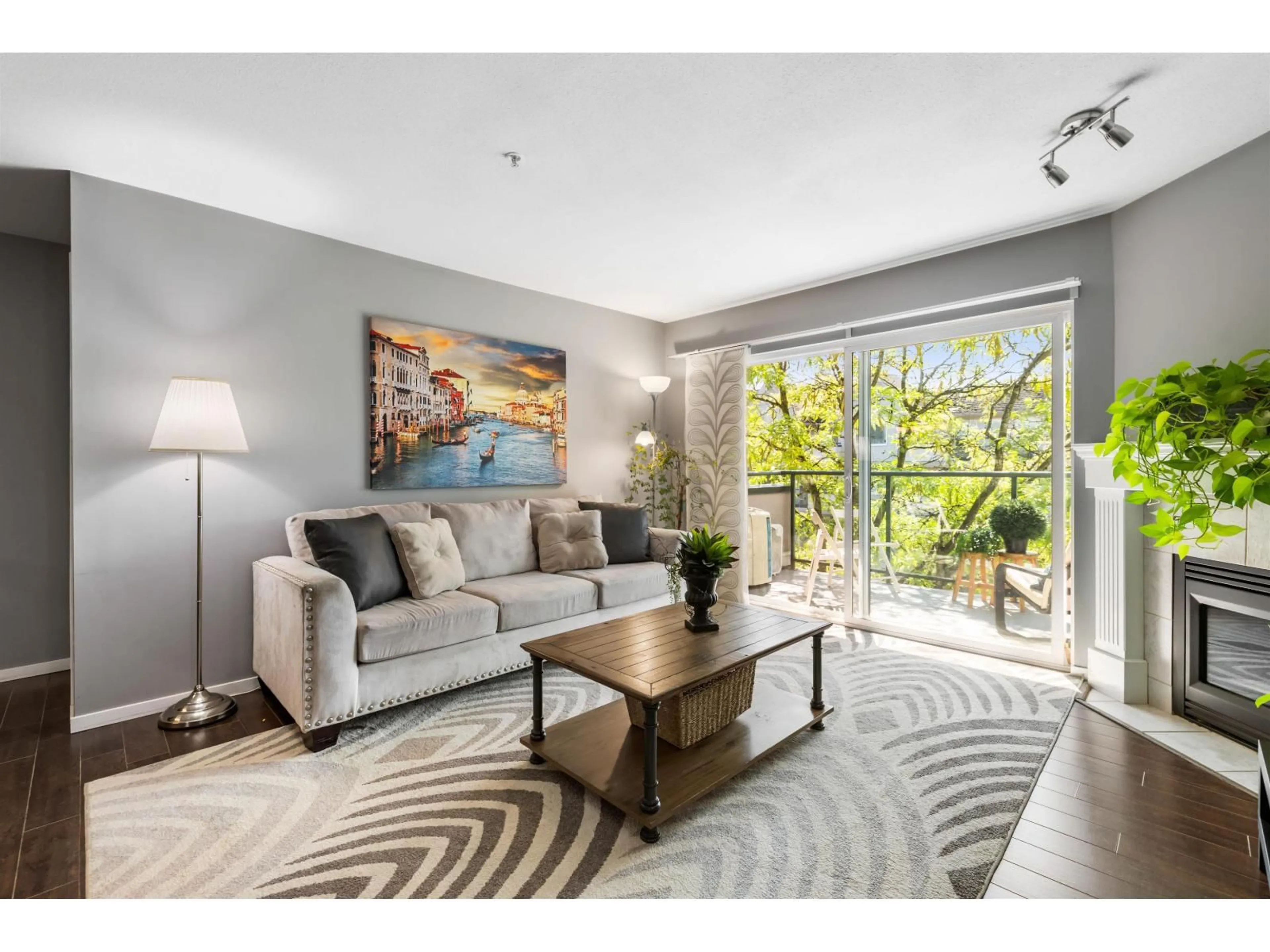 Living room with furniture, unknown for 307 - 33728 KING ROAD, Abbotsford British Columbia V2S8J4