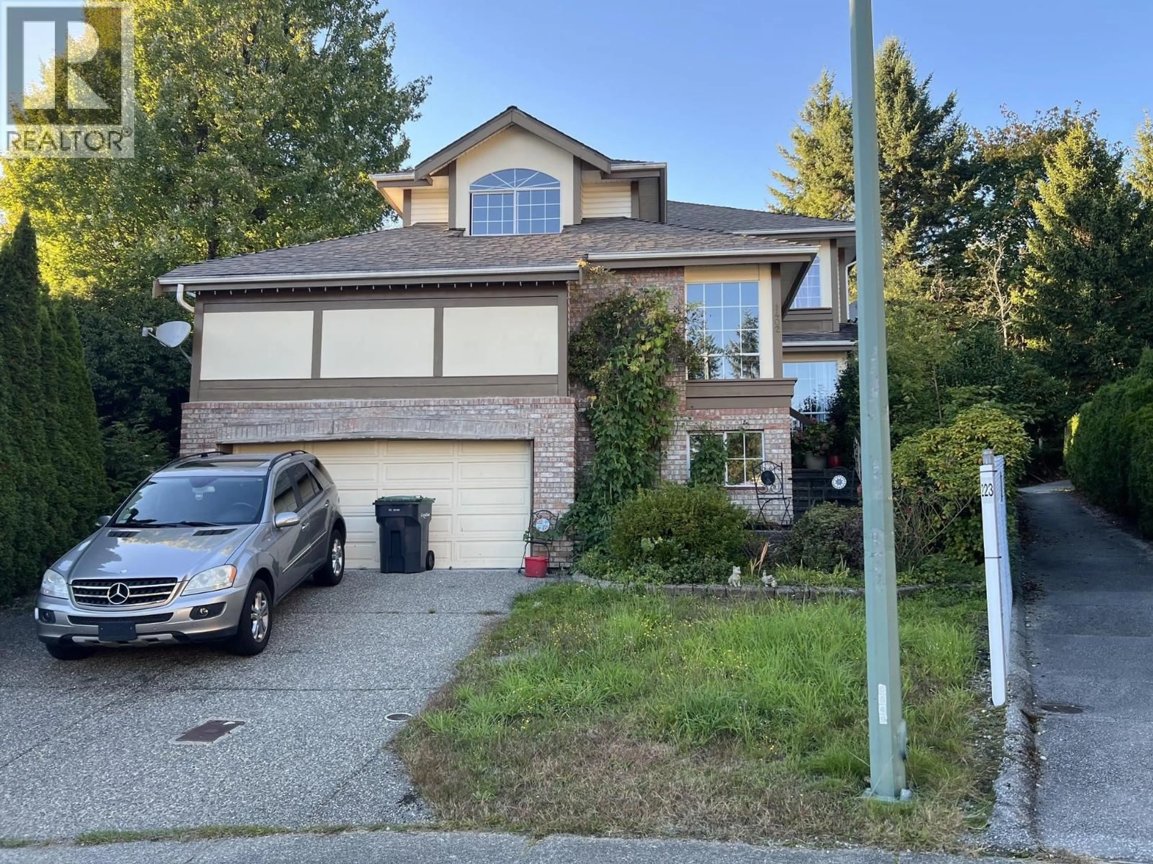 Home with vinyl exterior material, street for 1402 GLENVIEW COURT, Coquitlam British Columbia V3E2P5