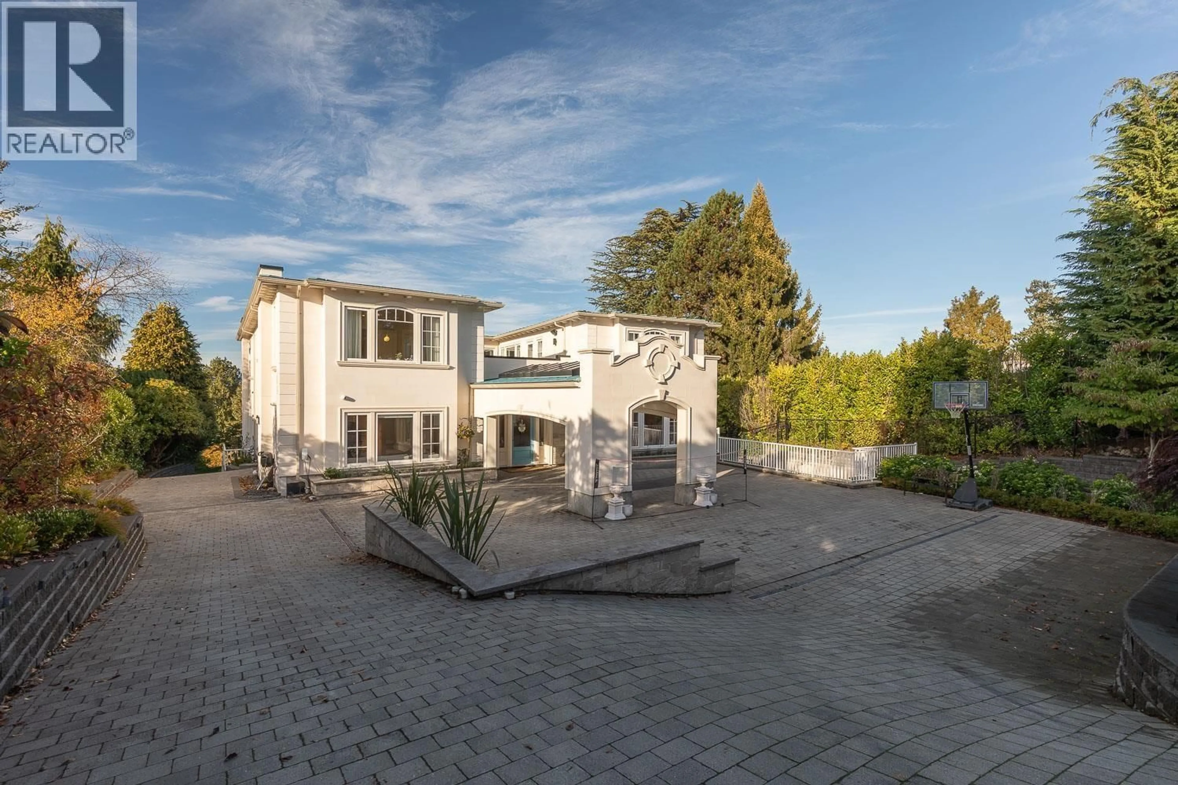 A pic from outside/outdoor area/front of a property/back of a property/a pic from drone, street for 5747 NEWTON WYND, Vancouver British Columbia V6T1H6