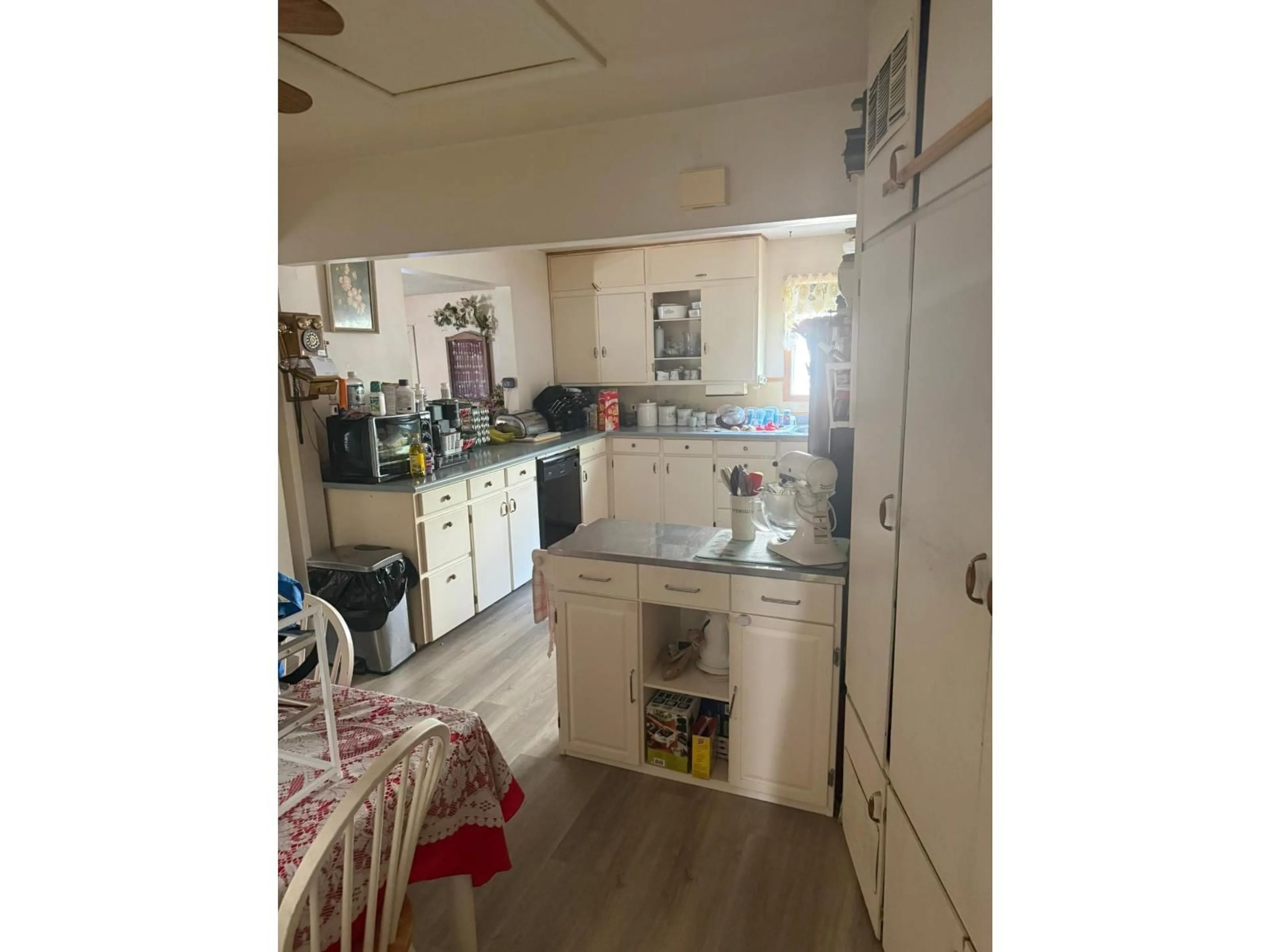 Standard kitchen, unknown for 46440 STEVENSON ROAD, Chilliwack British Columbia V2R4M2