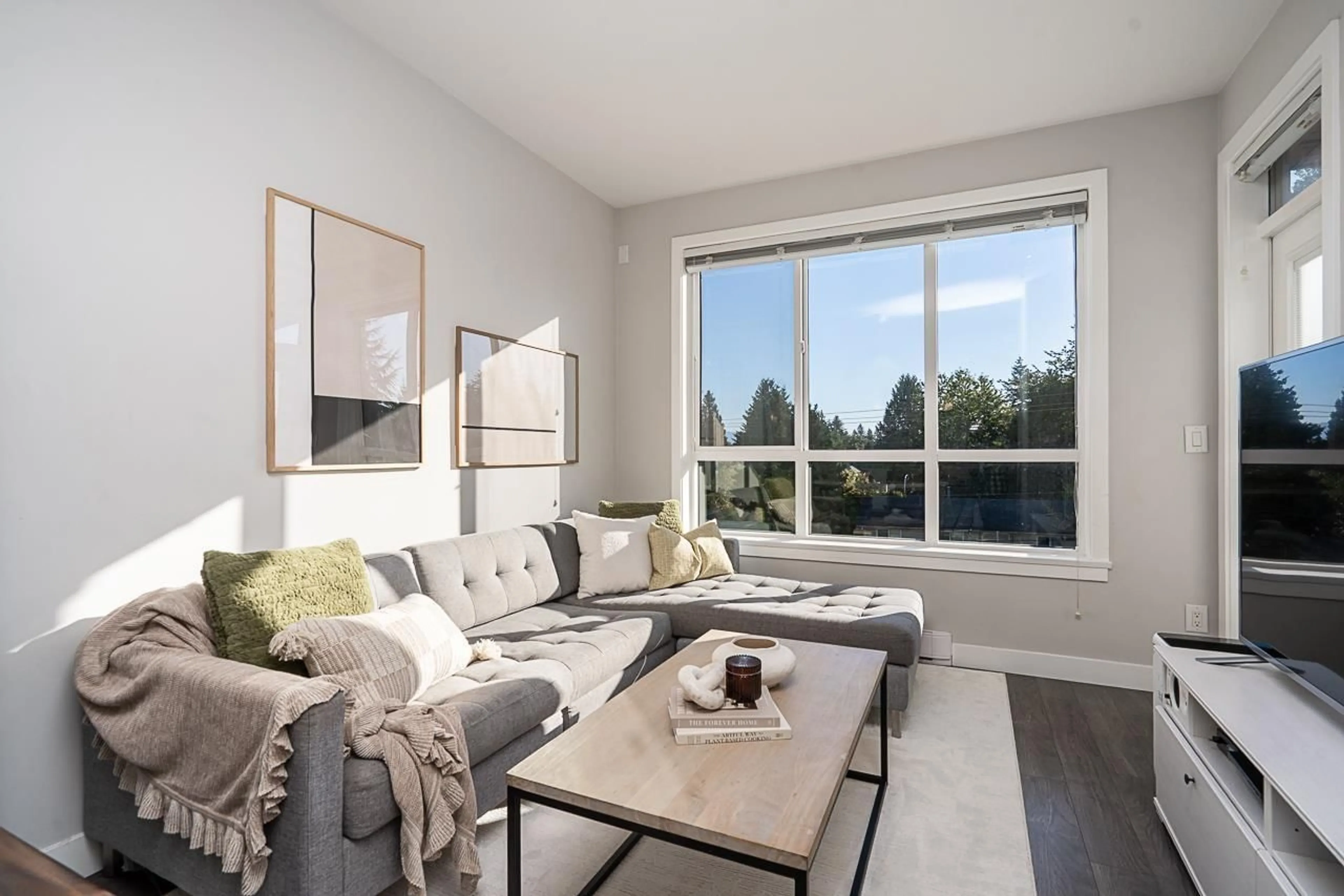 Living room with furniture, unknown for 405 - 15388 105 AVENUE, Surrey British Columbia V3R0C4