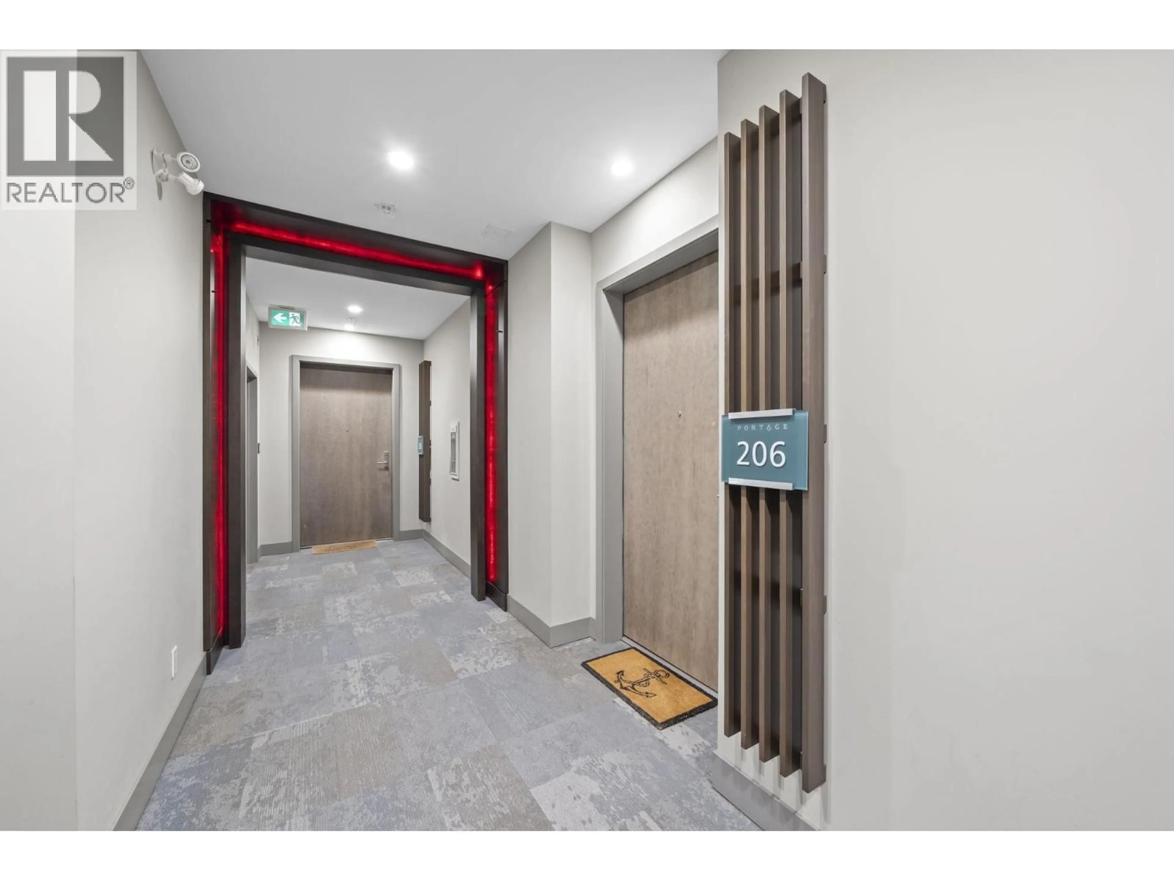 Indoor foyer for 206 - 262 SALTER STREET, New Westminster British Columbia V3M0J6