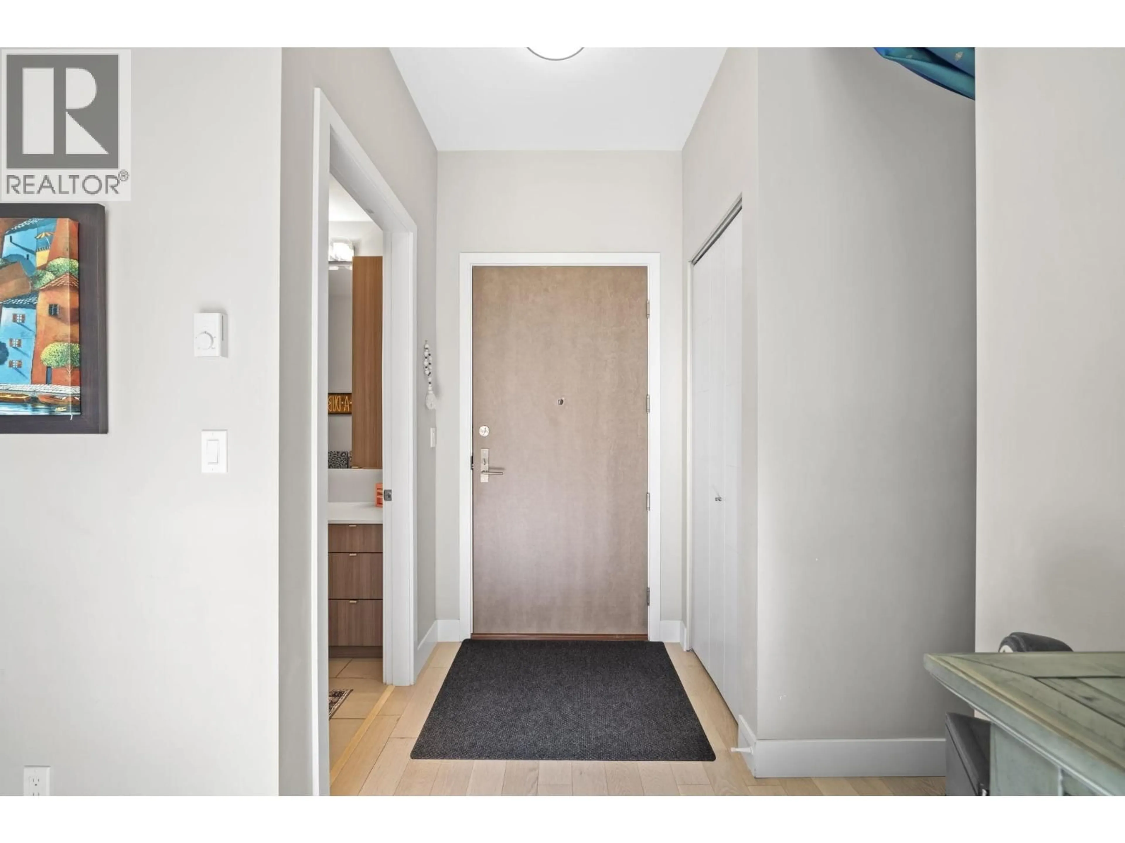 Indoor entryway for 206 - 262 SALTER STREET, New Westminster British Columbia V3M0J6