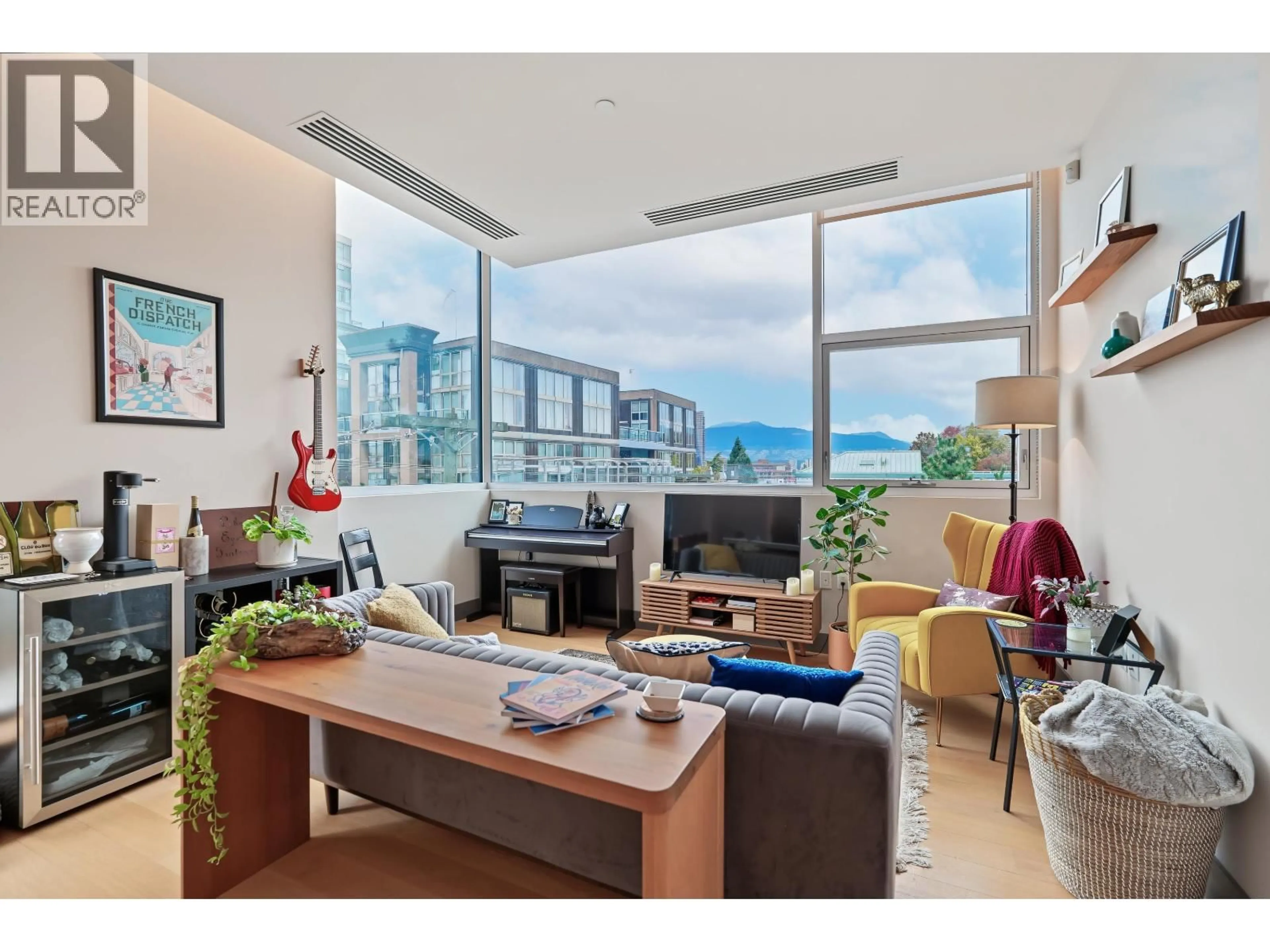 Living room with furniture, unknown for 401 - 1510 6TH AVENUE, Vancouver British Columbia V6J1R2