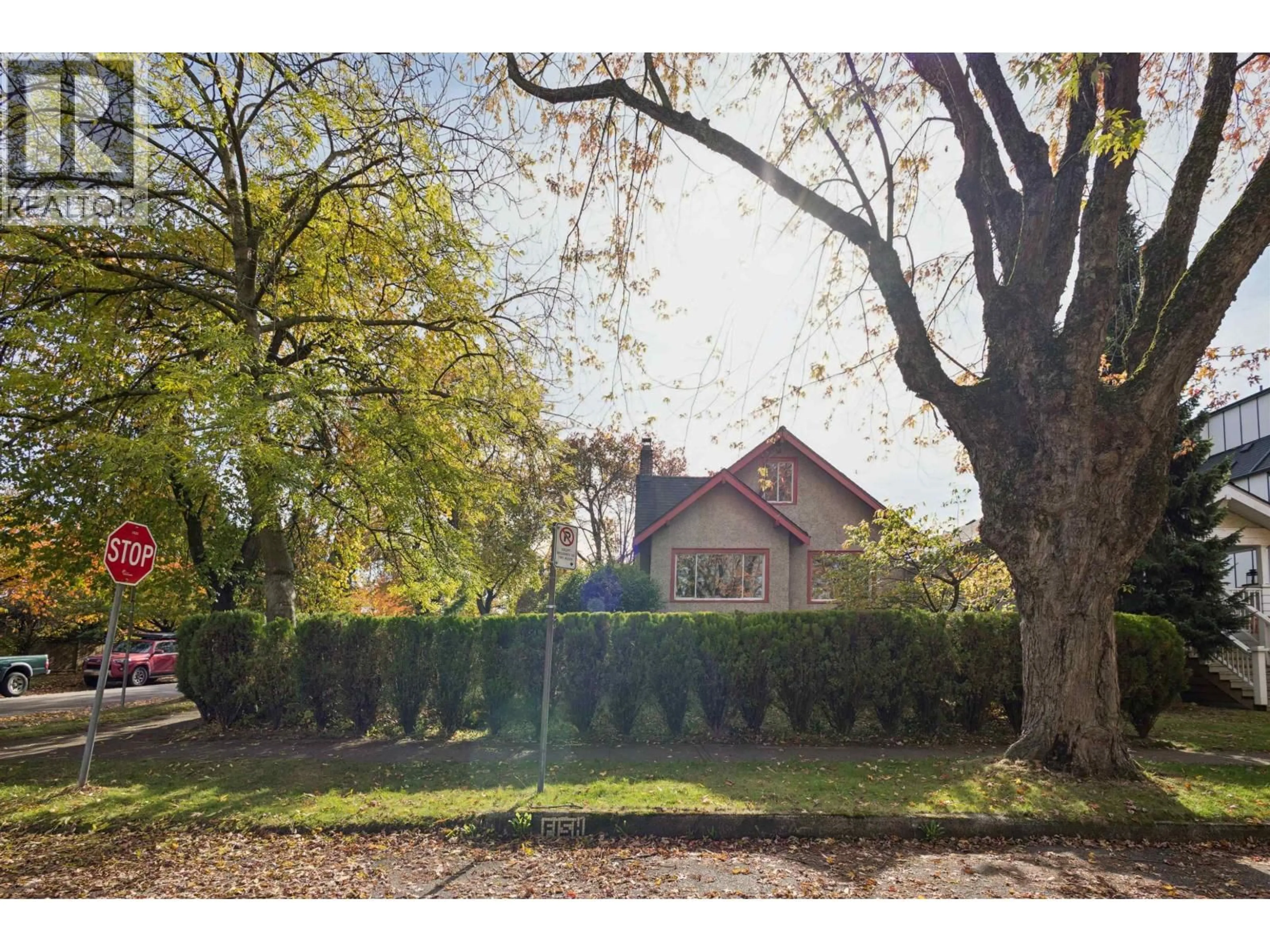 A pic from outside/outdoor area/front of a property/back of a property/a pic from drone, street for 75 SLOCAN STREET, Vancouver British Columbia V5K3M1