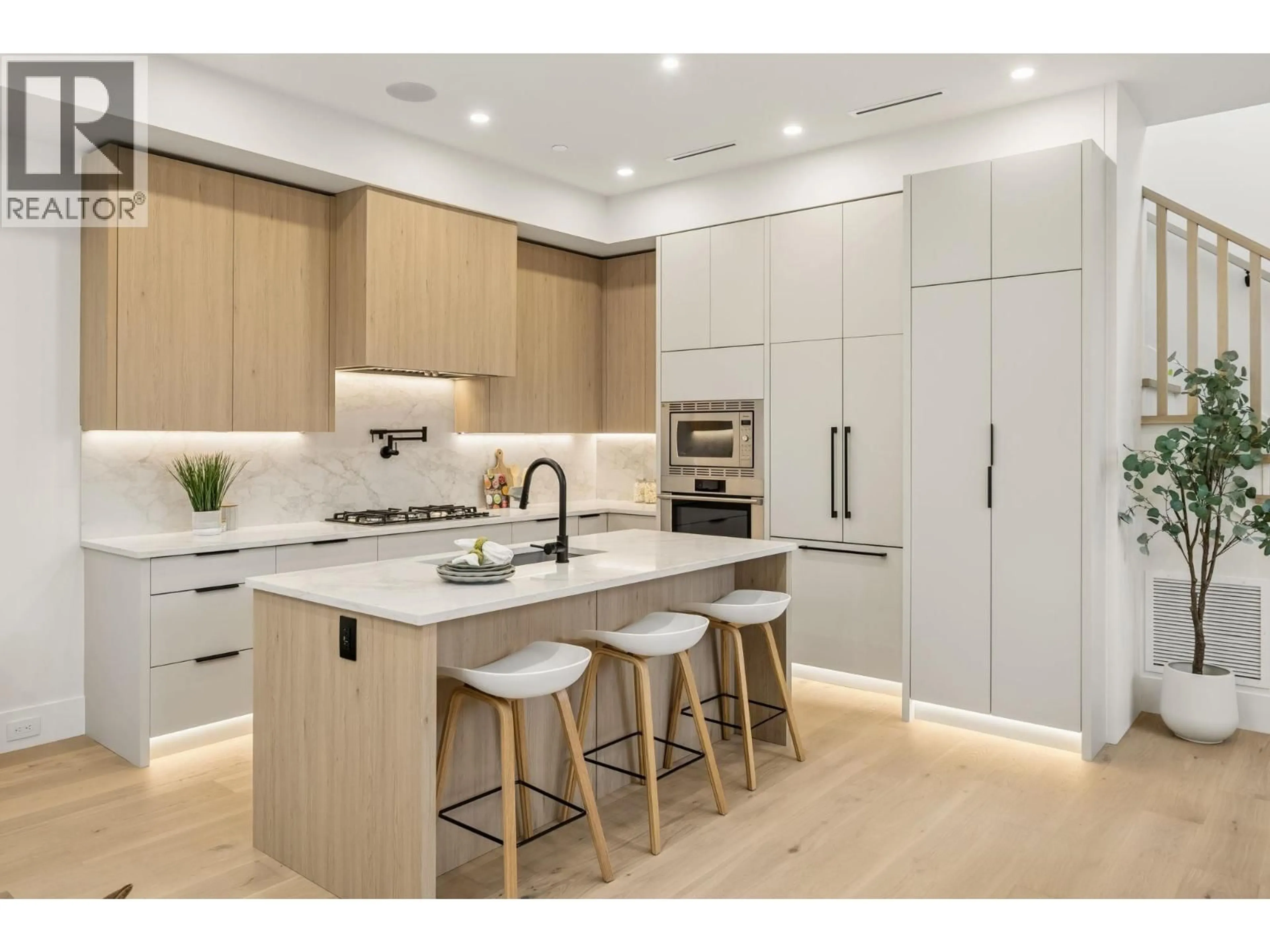 Contemporary kitchen, unknown for 934 57TH AVENUE, Vancouver British Columbia V6P1S3