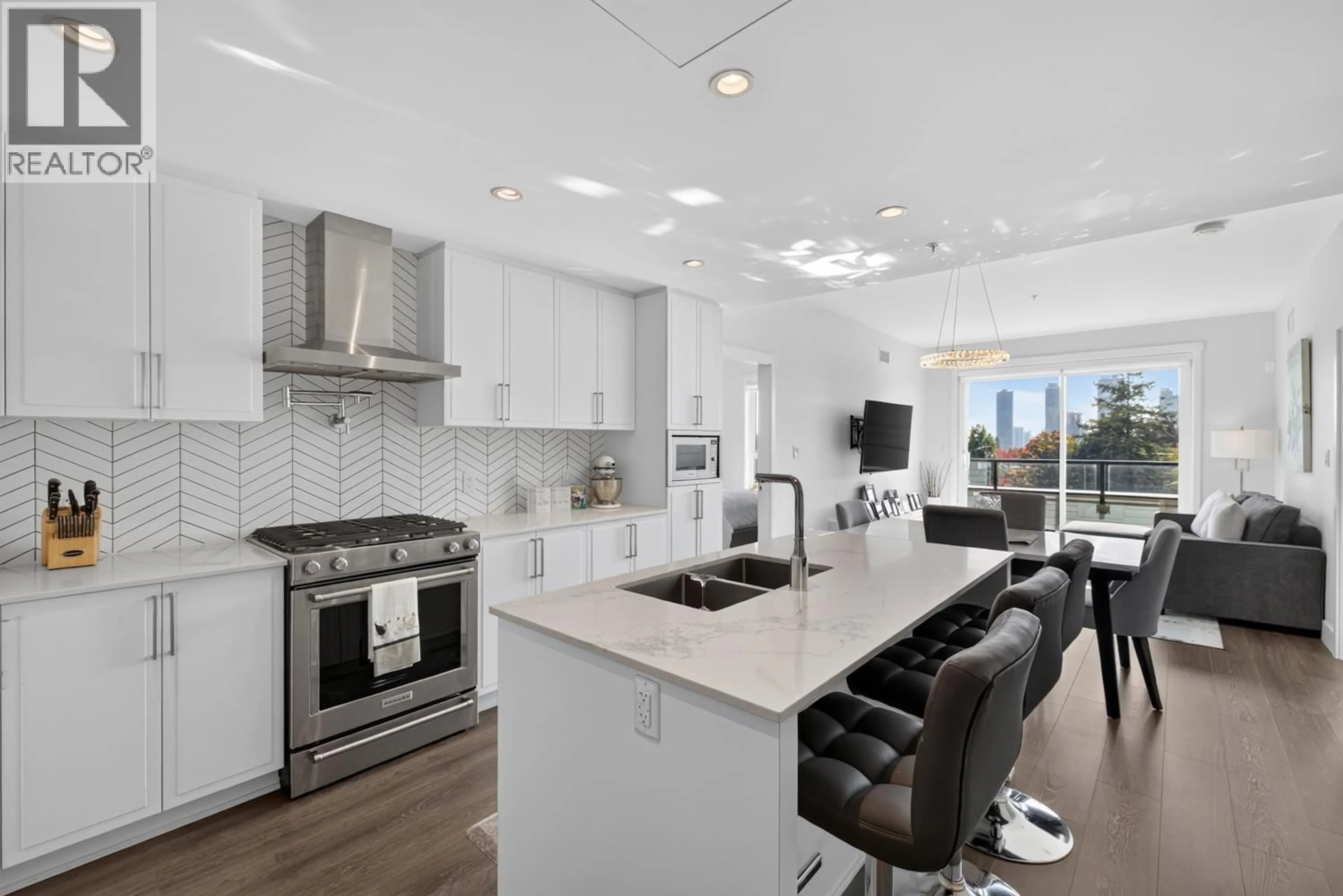Open concept kitchen, ceramic/tile floor for 508 - 4477 HASTINGS STREET, Burnaby British Columbia V5C0L6