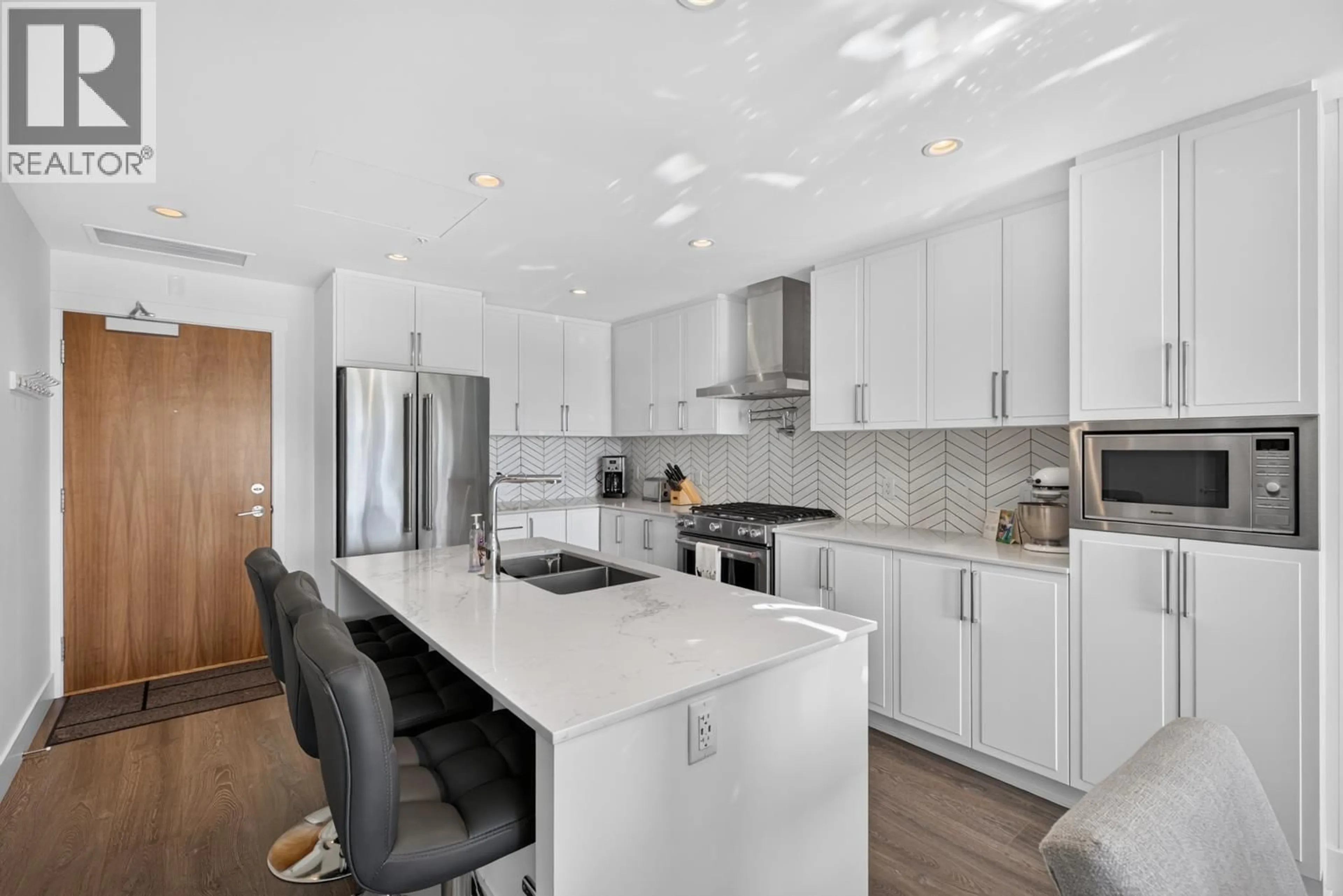 Open concept kitchen, ceramic/tile floor for 508 - 4477 HASTINGS STREET, Burnaby British Columbia V5C0L6
