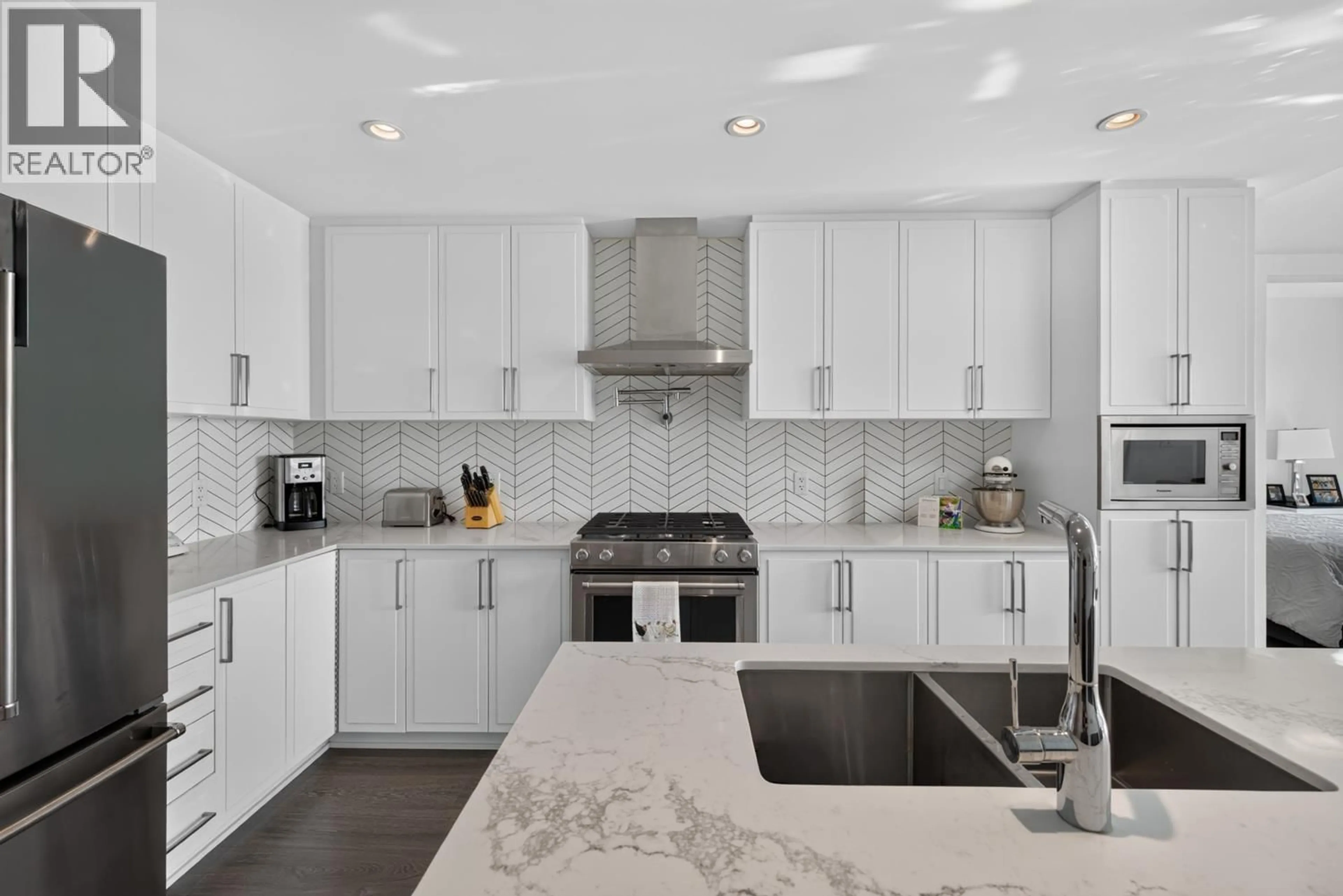 Contemporary kitchen, ceramic/tile floor for 508 - 4477 HASTINGS STREET, Burnaby British Columbia V5C0L6