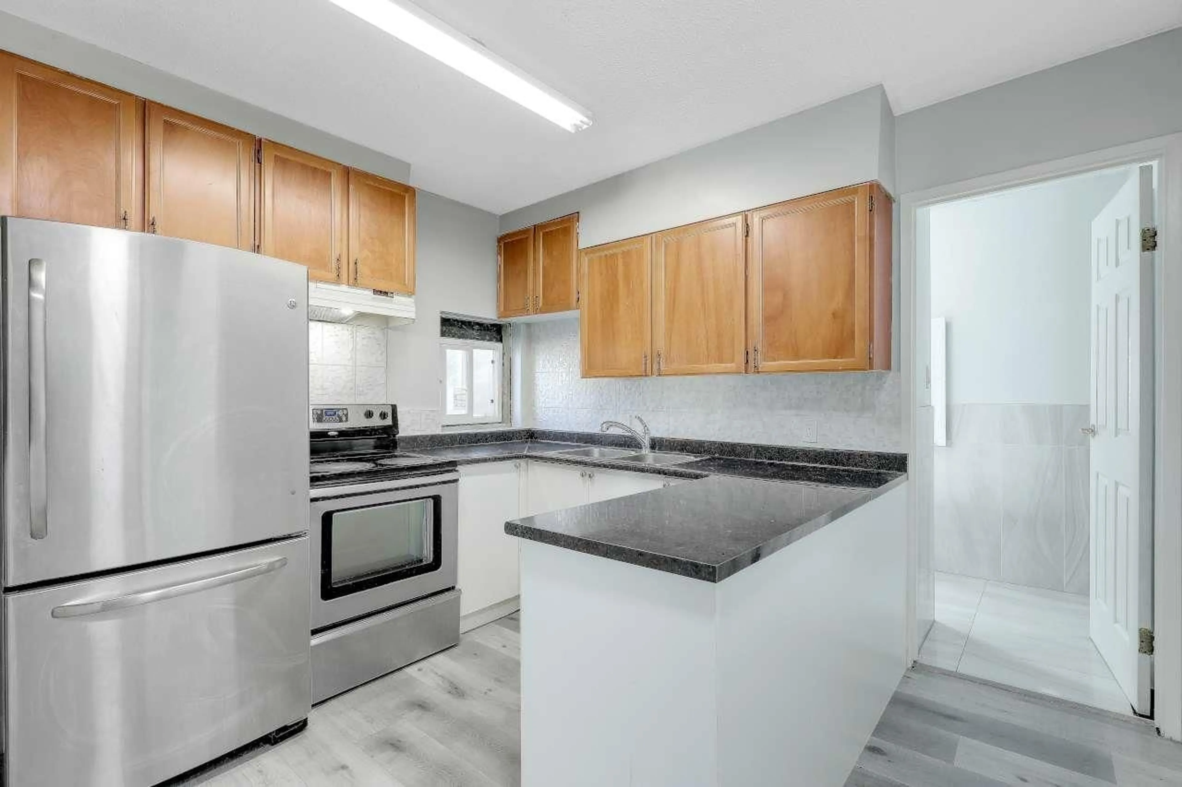Standard kitchen, unknown for 6268 138 STREET, Surrey British Columbia V3X1E6
