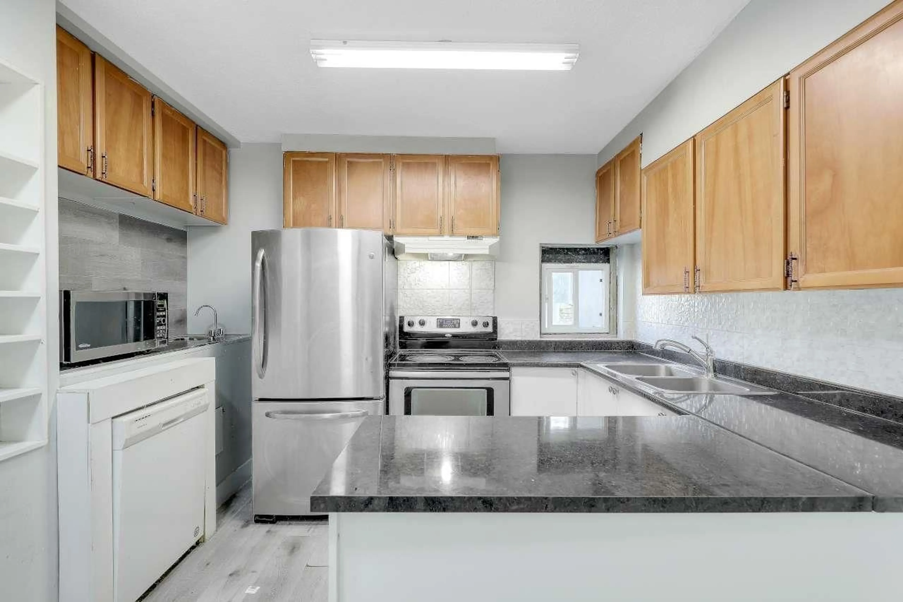 Standard kitchen, ceramic/tile floor for 6268 138 STREET, Surrey British Columbia V3X1E6