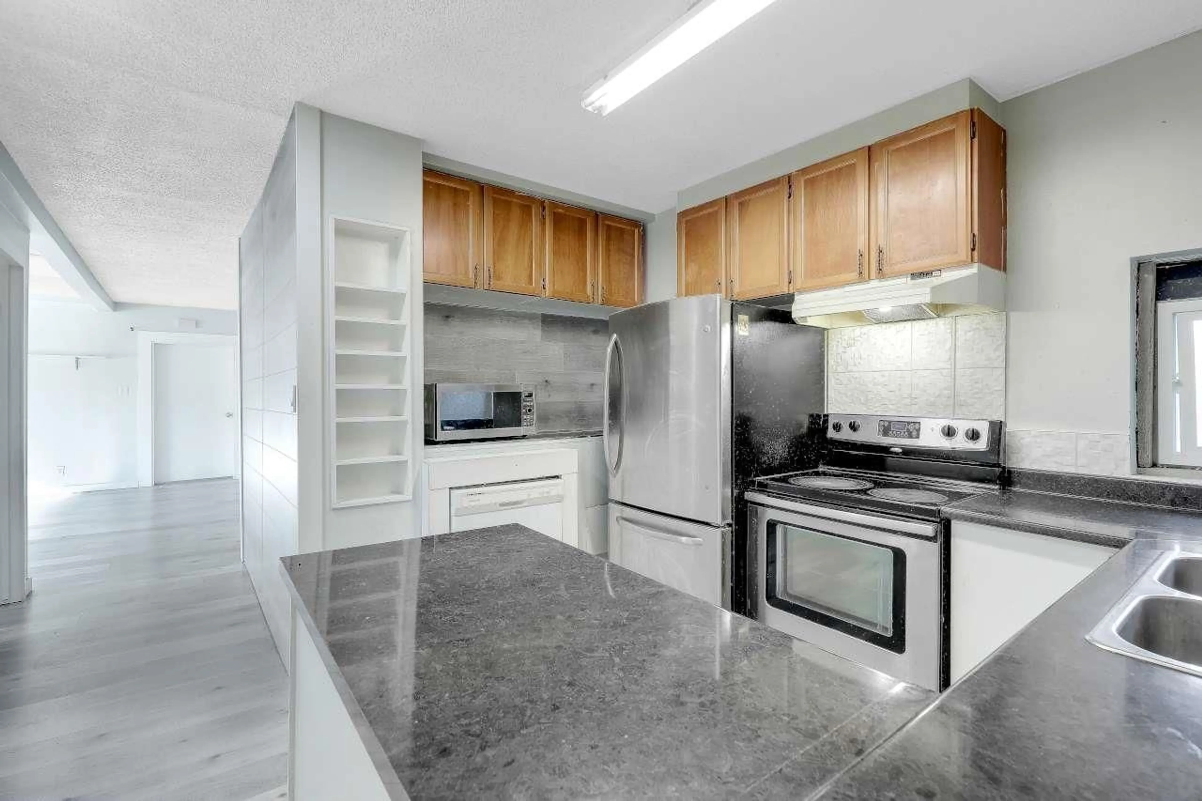 Standard kitchen, unknown for 6268 138 STREET, Surrey British Columbia V3X1E6