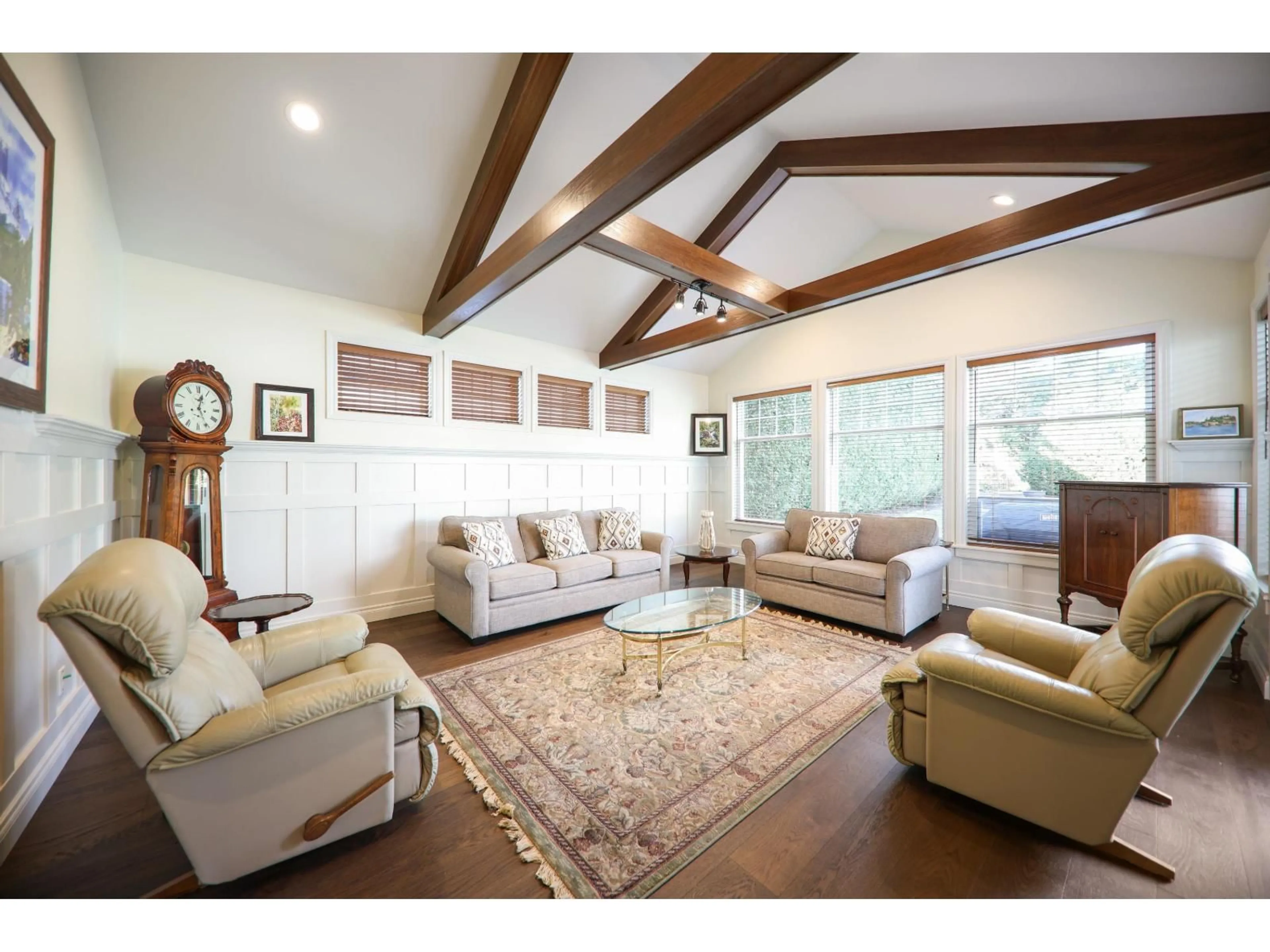 Living room with furniture, wood/laminate floor for 13785 MARINE DRIVE, White Rock British Columbia V4B1A3