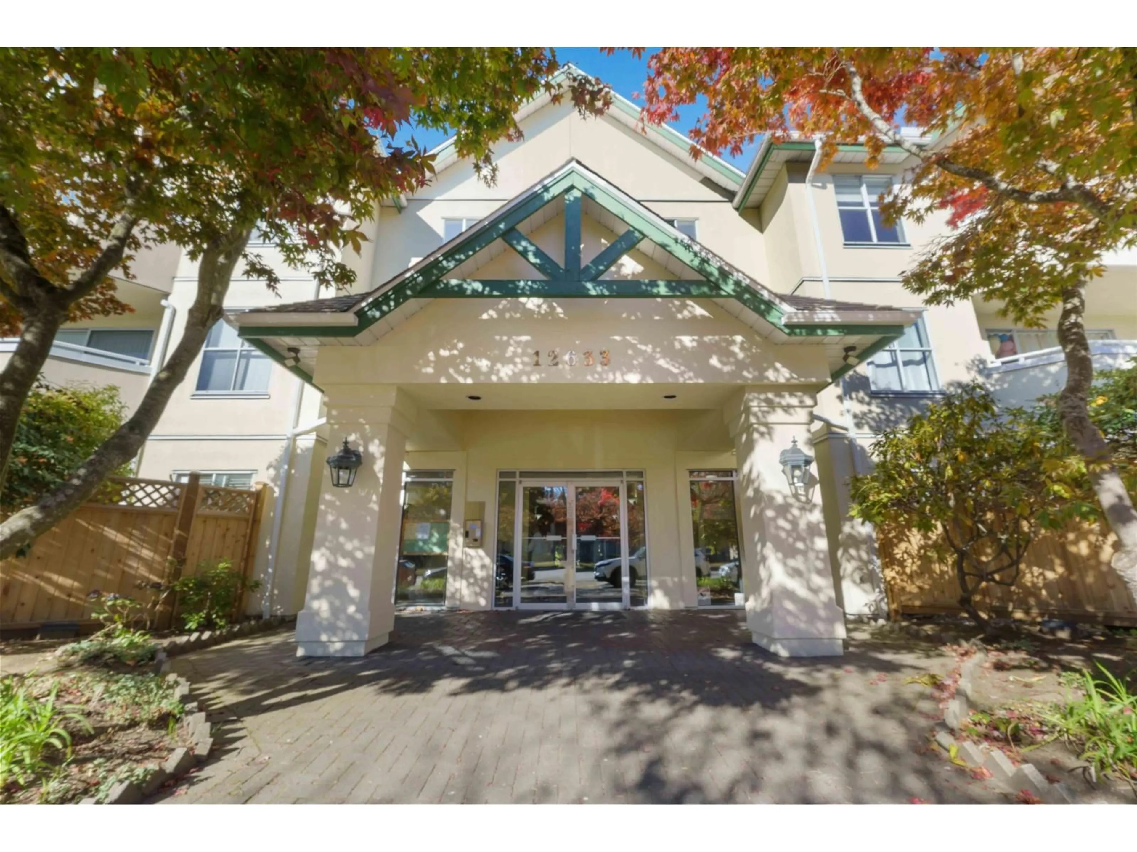 Indoor foyer for 217 - 12633 72 AVENUE, Surrey British Columbia V3W0A4