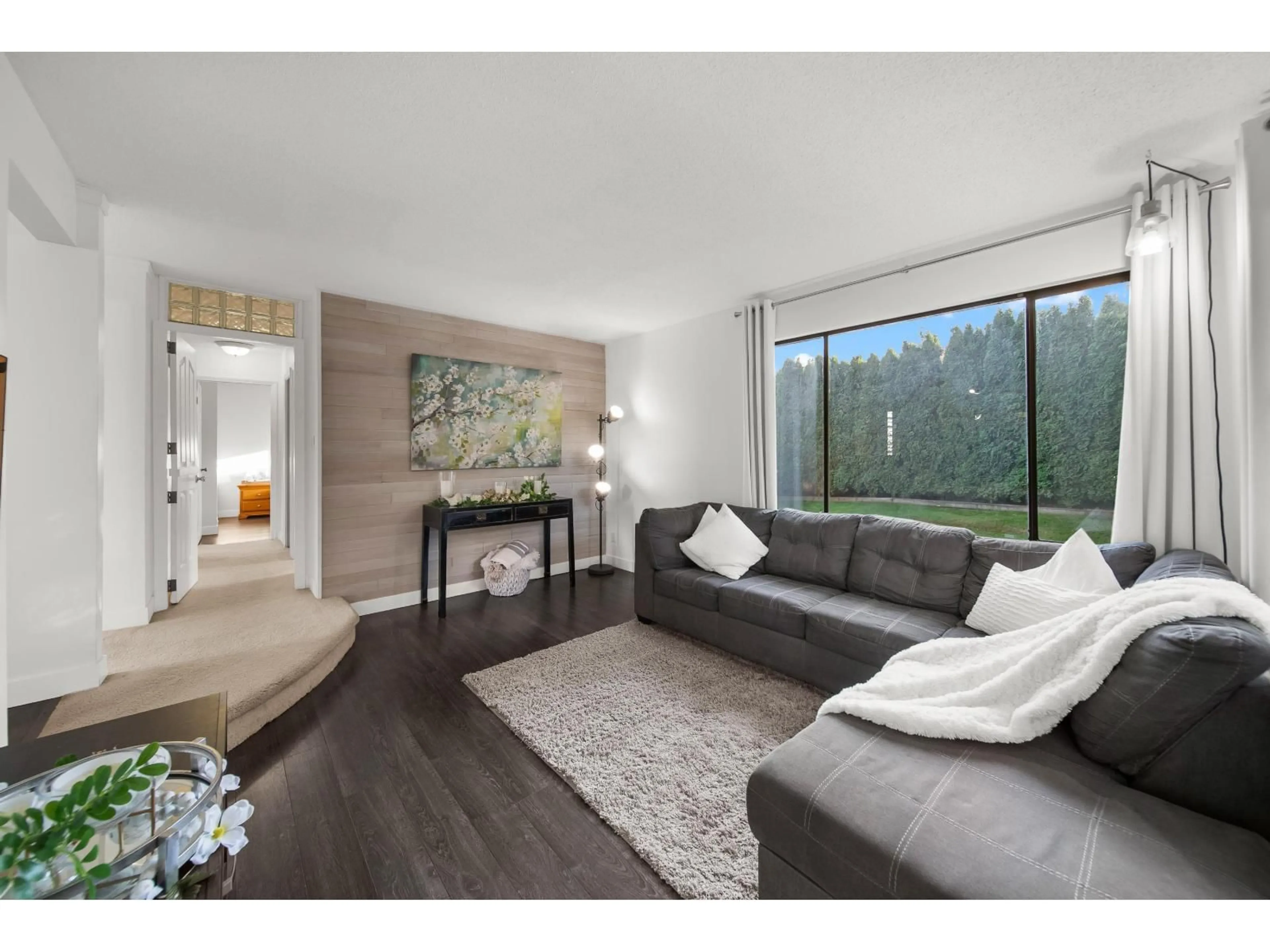 Living room with furniture, wood/laminate floor for 2734 VALEMONT CRESCENT, Abbotsford British Columbia V2T3V5