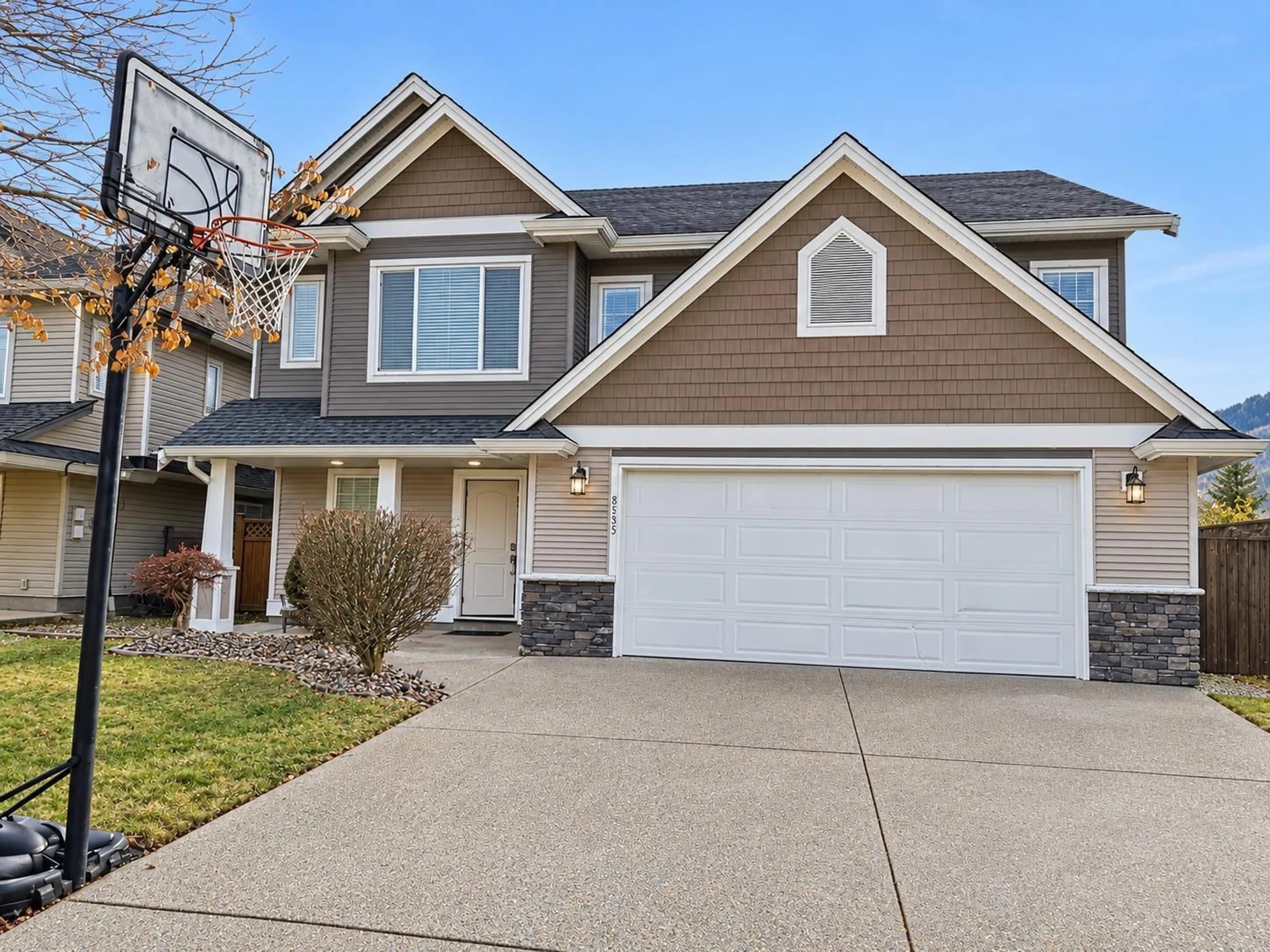 Home with vinyl exterior material, street for 8535 MCPHERSON STREET, Mission British Columbia V4S1M3