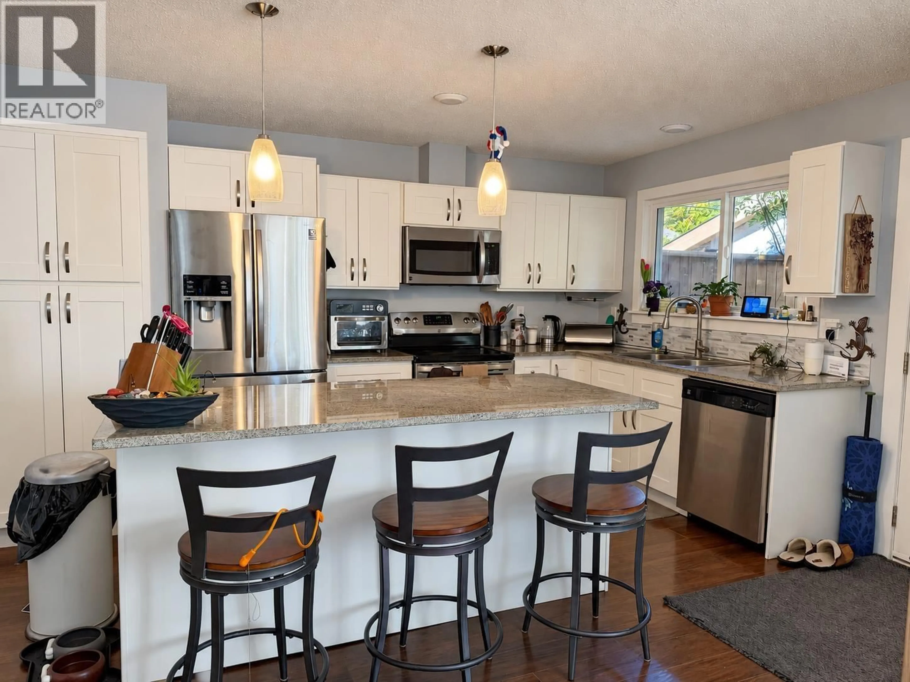 Open concept kitchen, unknown for 835 NORTH ROAD, Gibsons British Columbia V0N1V9