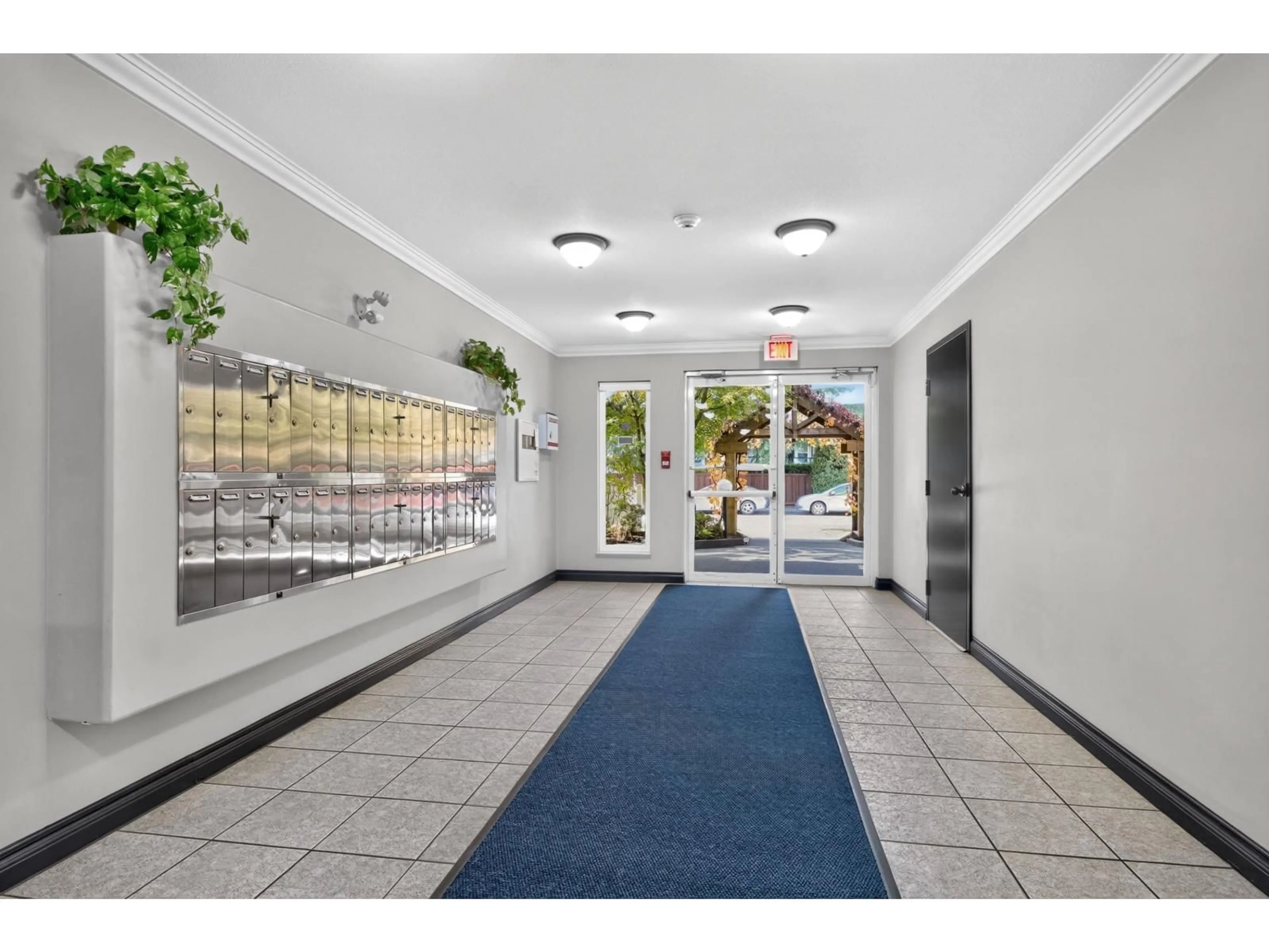 Indoor foyer for 202 - 10130 139 STREET, Surrey British Columbia V3T4L4