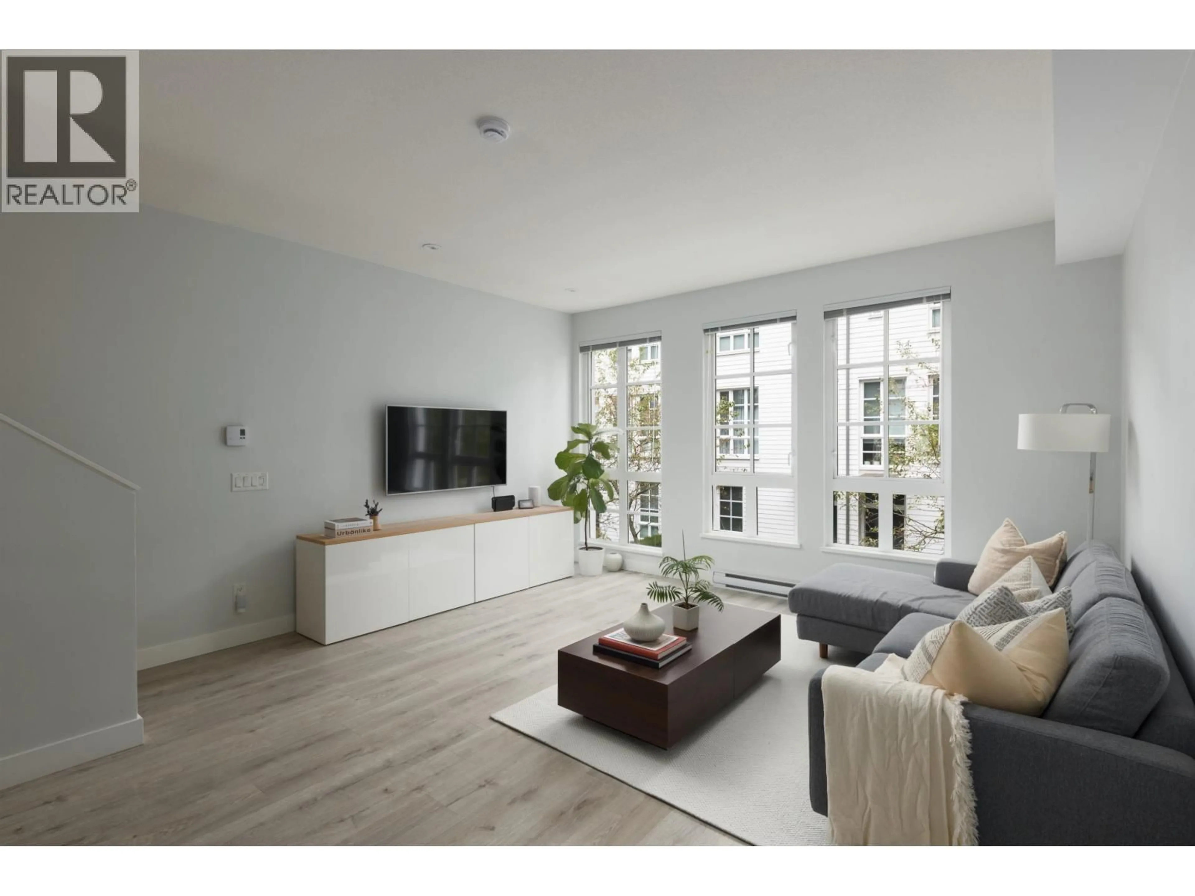 Living room with furniture, unknown for 136 - 528 FOSTER AVENUE, Coquitlam British Columbia V3J0E3