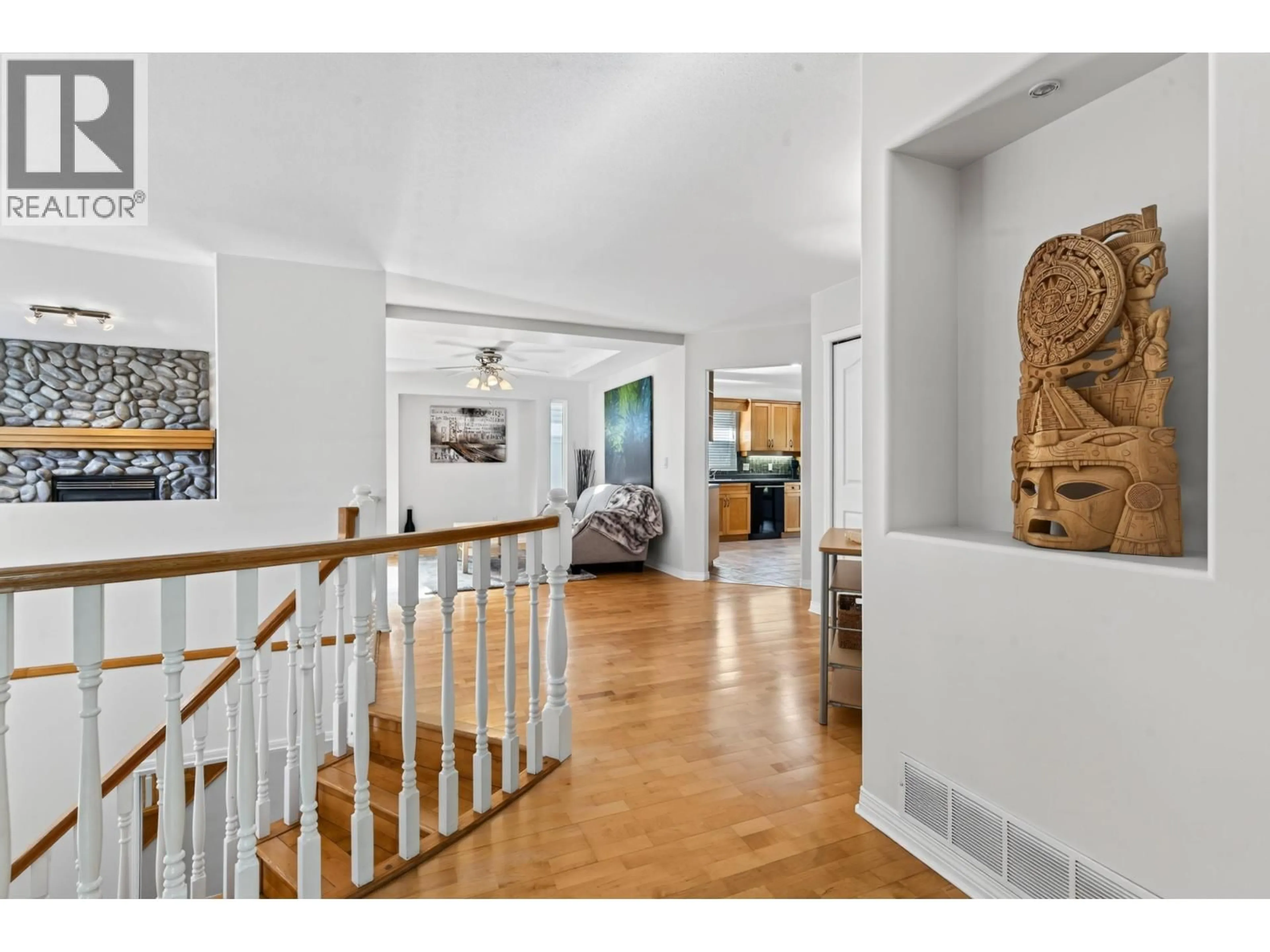 Indoor entryway for 11333 238 STREET, Maple Ridge British Columbia V2W1V4