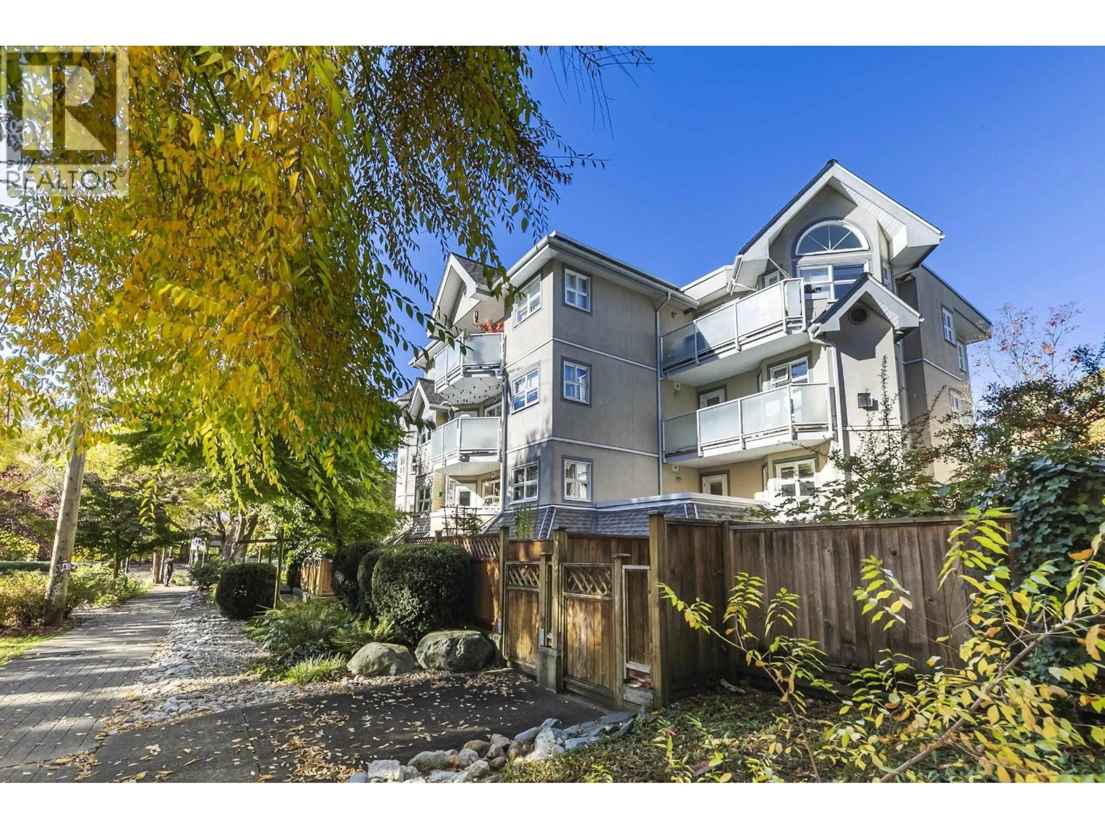 A pic from outside/outdoor area/front of a property/back of a property/a pic from drone, street for 402 - 1515 6TH AVENUE, Vancouver British Columbia V5N1P2