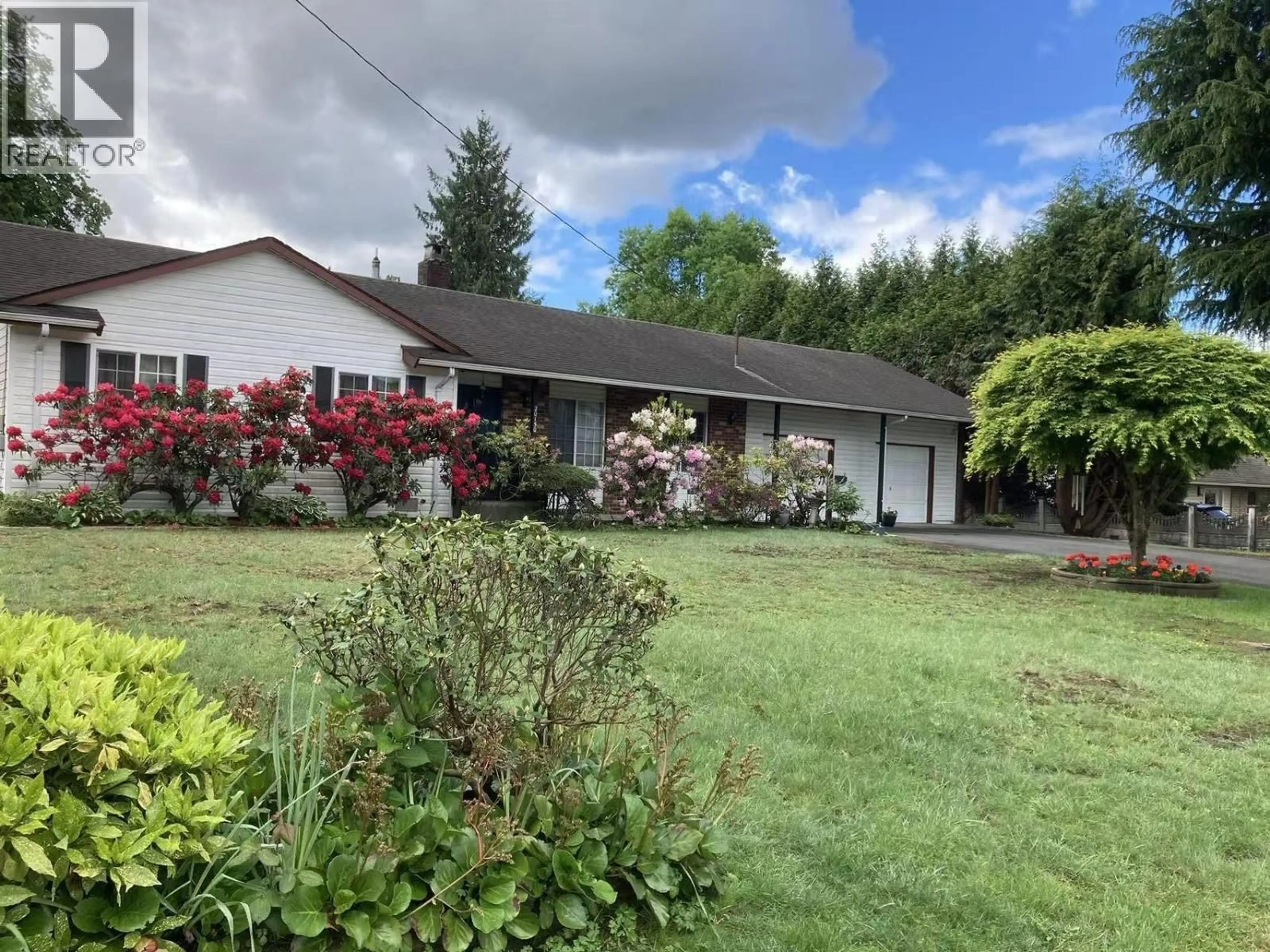 A pic from outside/outdoor area/front of a property/back of a property/a pic from drone, unknown for 20150 PATTERSON AVENUE, Maple Ridge British Columbia V2X2P4