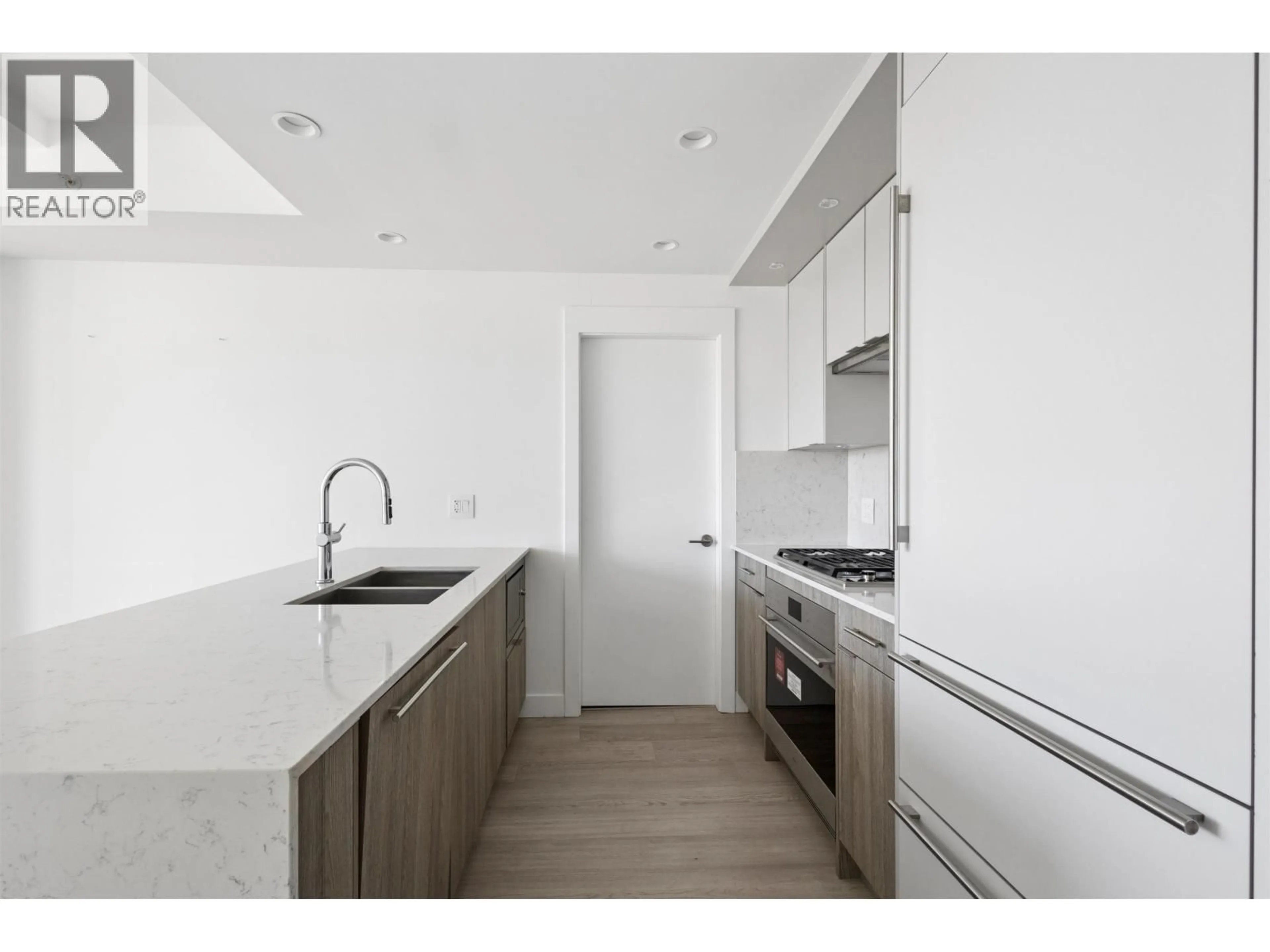 Standard kitchen, unknown for 401 - 7638 CAMBIE STREET, Vancouver British Columbia V6P3H7
