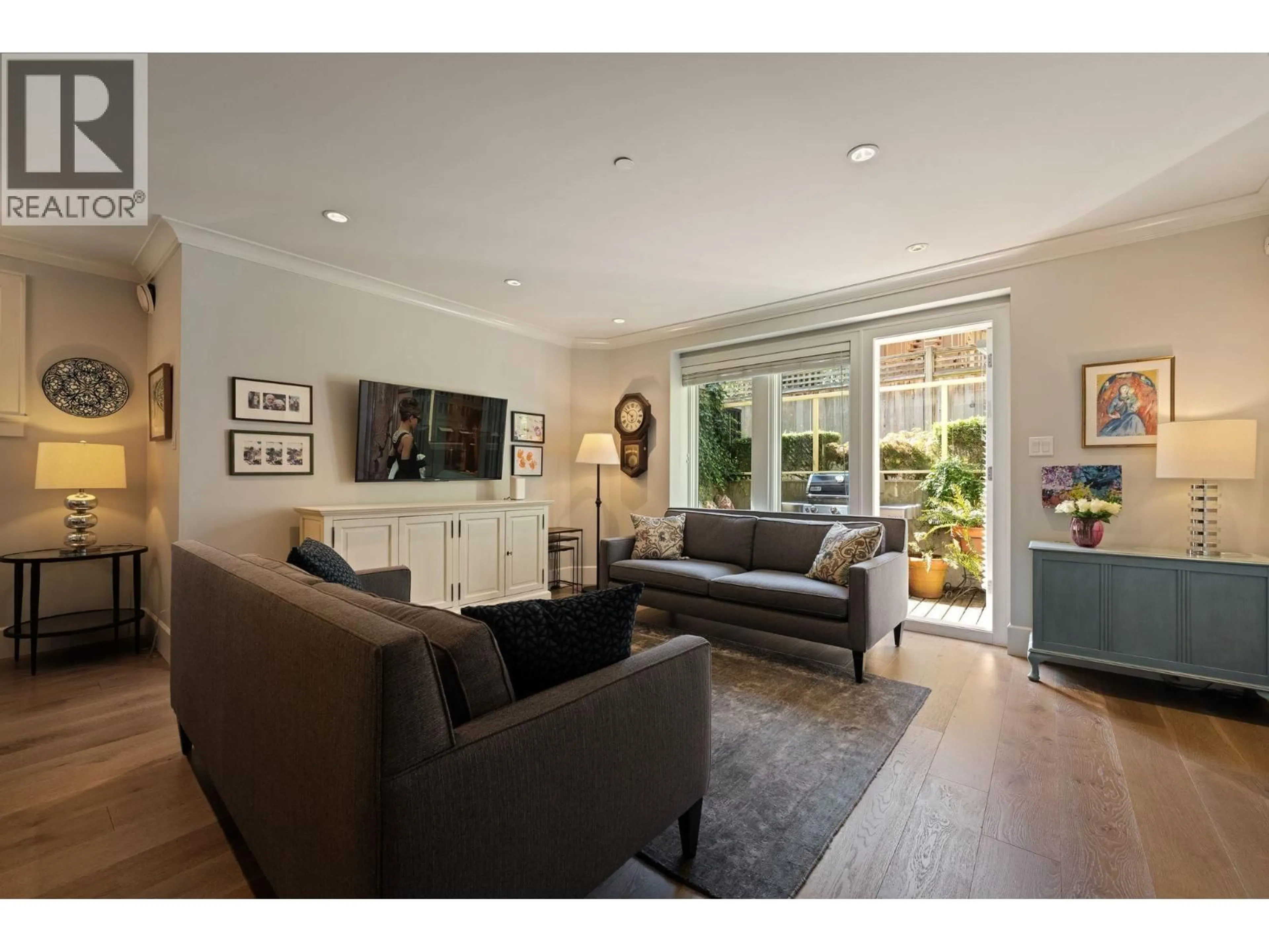 Living room with furniture, unknown for 330 14TH AVENUE, Vancouver British Columbia V5Y1X4