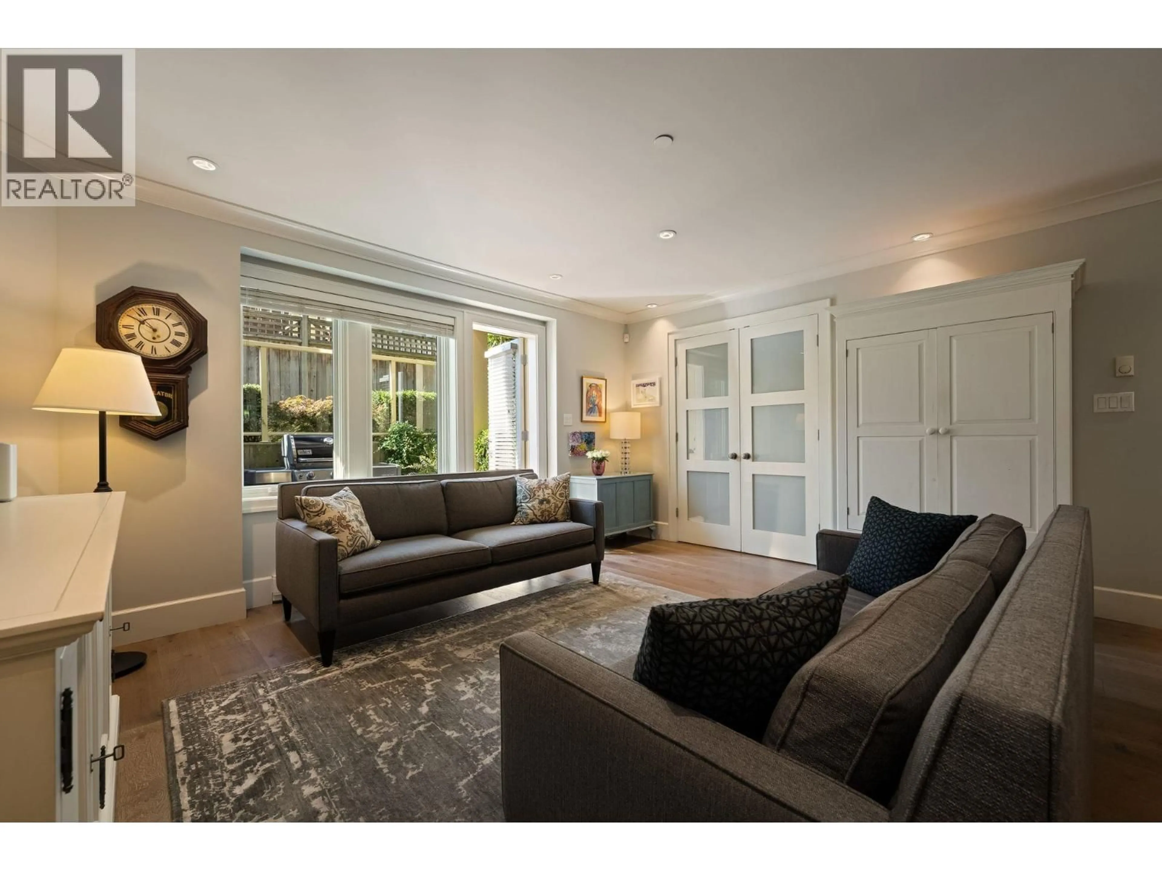 Living room with furniture, unknown for 330 14TH AVENUE, Vancouver British Columbia V5Y1X4