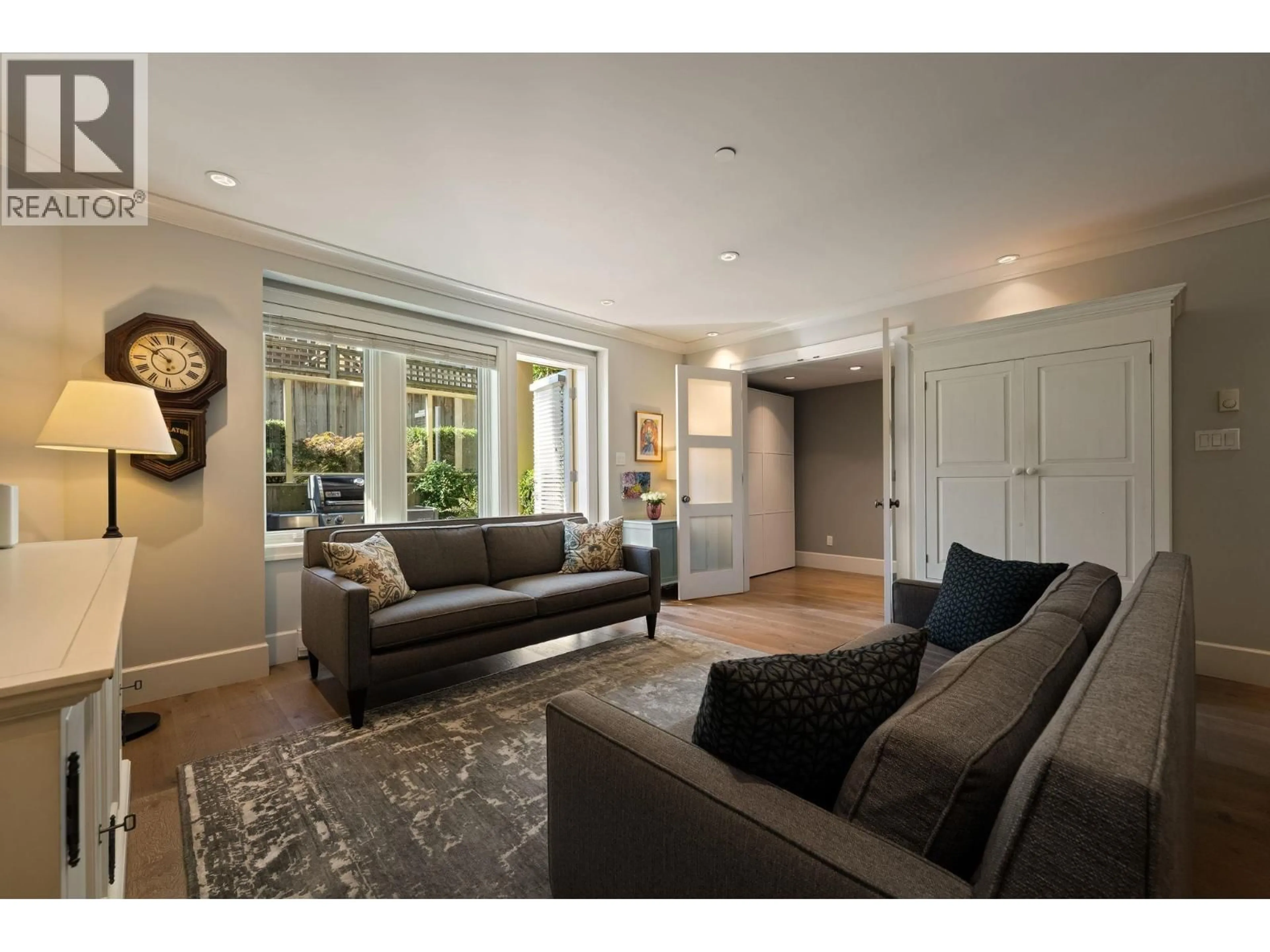 Living room with furniture, unknown for 330 14TH AVENUE, Vancouver British Columbia V5Y1X4