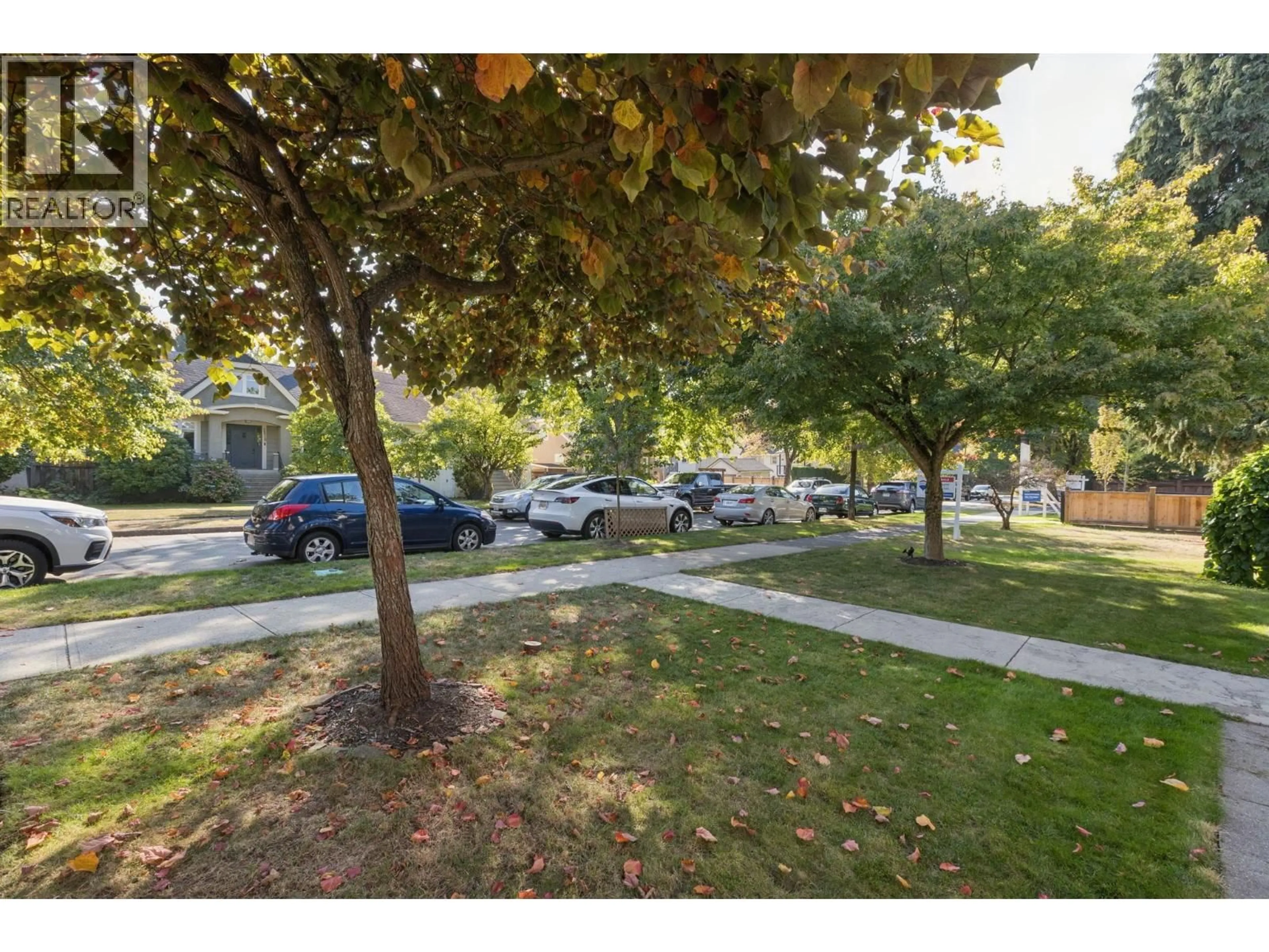 A pic from outside/outdoor area/front of a property/back of a property/a pic from drone, street for 2533 KITCHENER STREET, Vancouver British Columbia V5K3C7