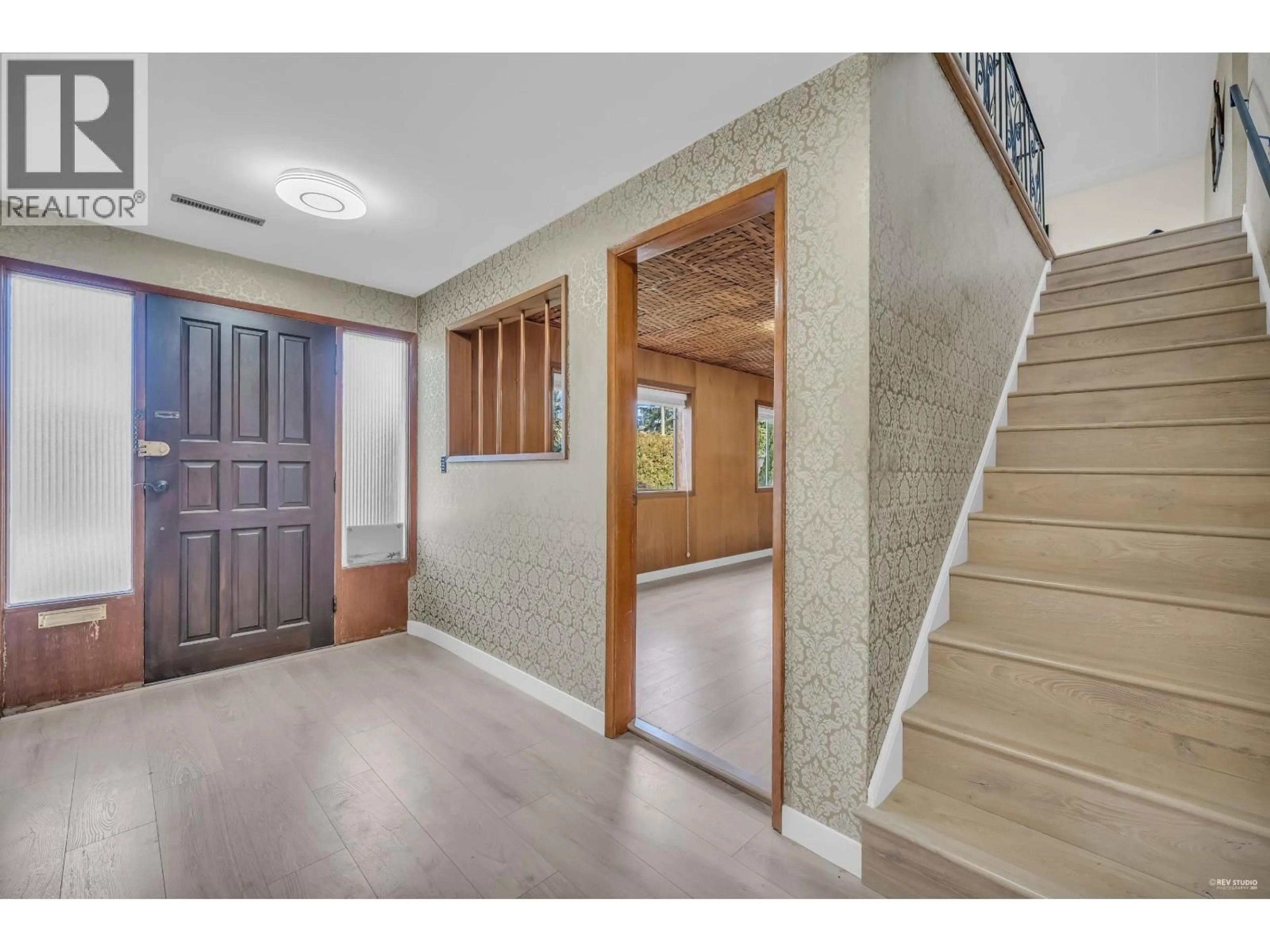 Indoor foyer for 8620 CAMDEN CRESCENT, Richmond British Columbia V7C3G4