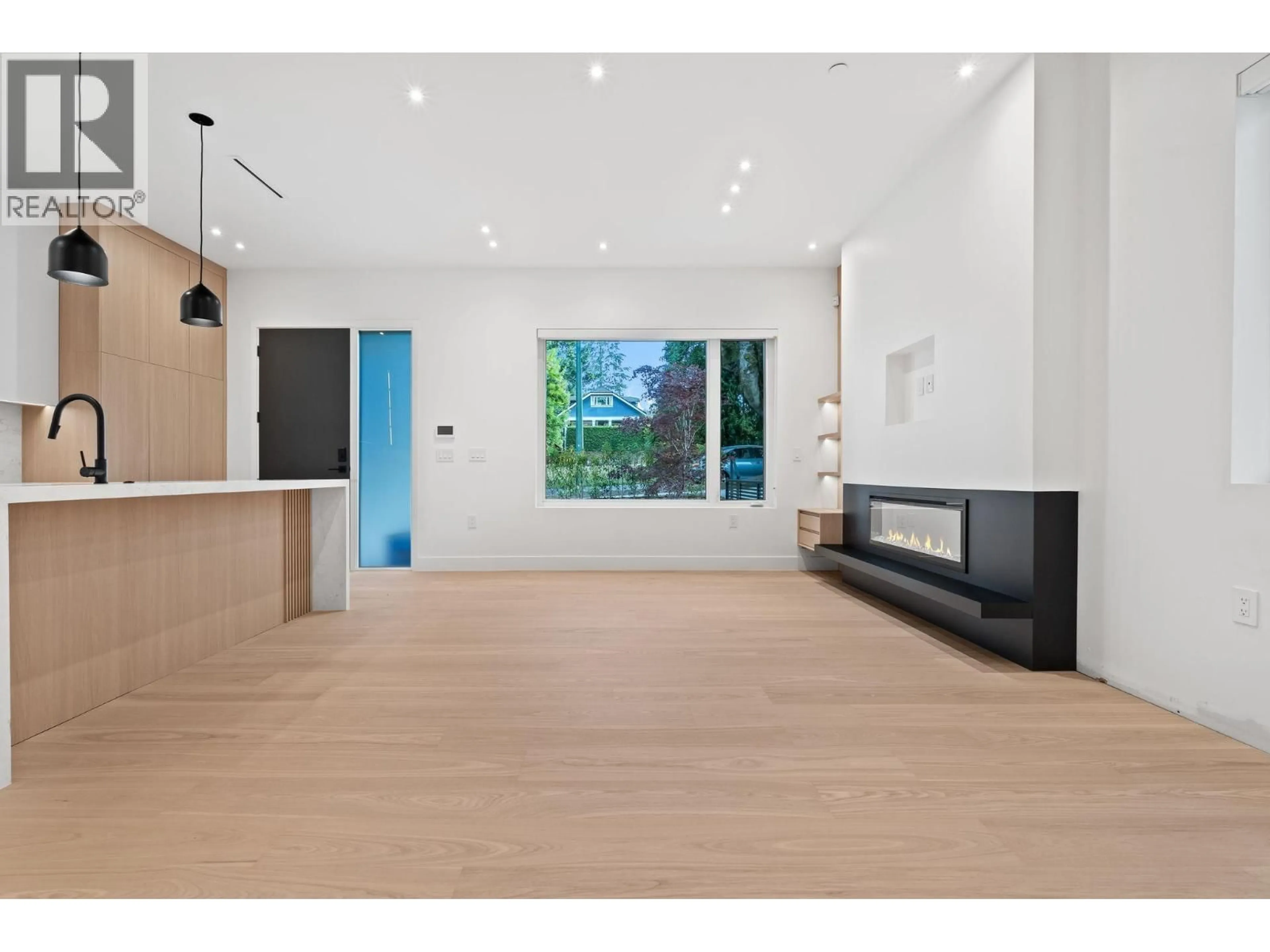 Unknown for 1 - 3813 16TH AVENUE, Vancouver British Columbia V6R3C3