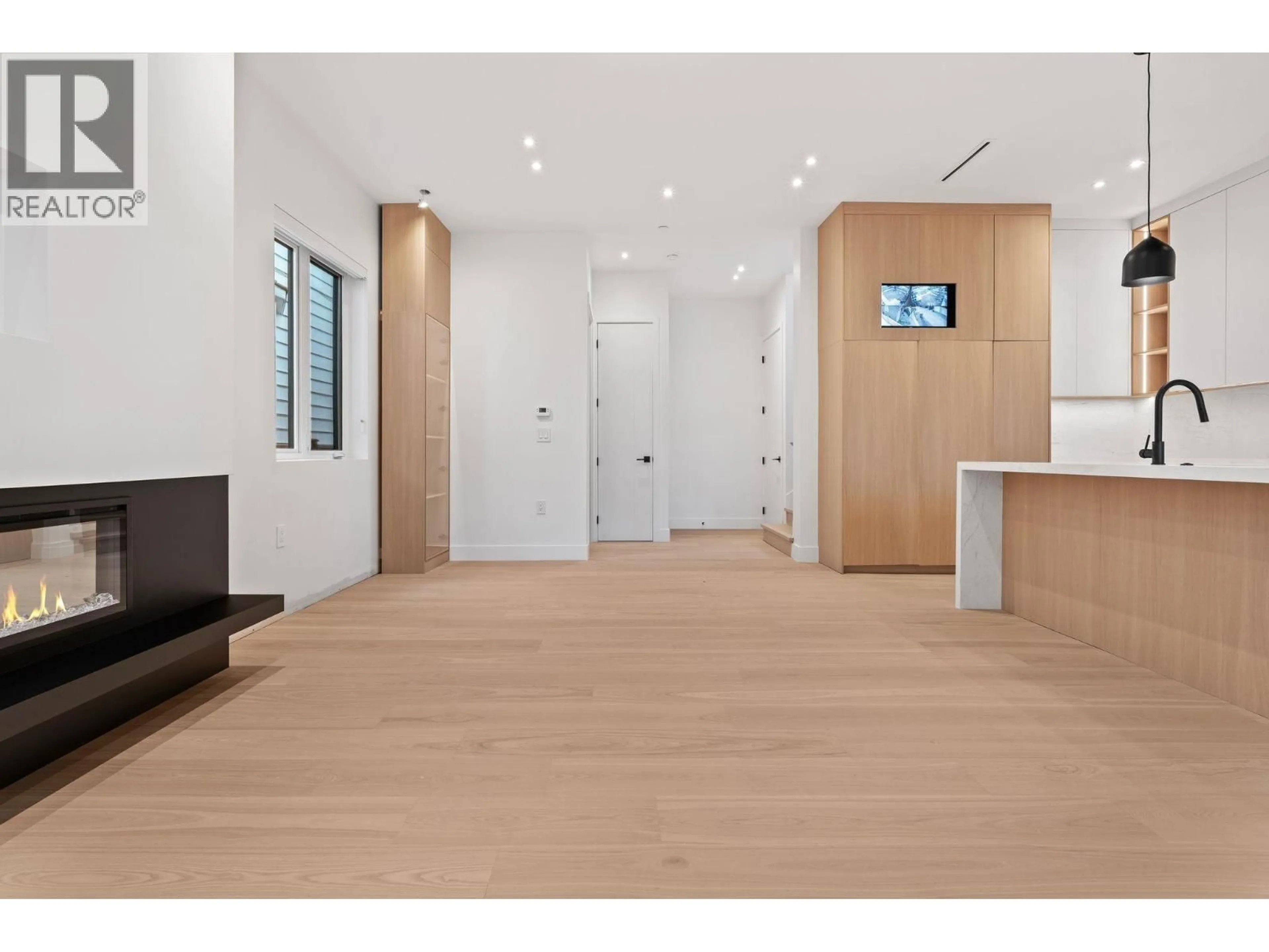Unknown for 1 - 3813 16TH AVENUE, Vancouver British Columbia V6R3C3