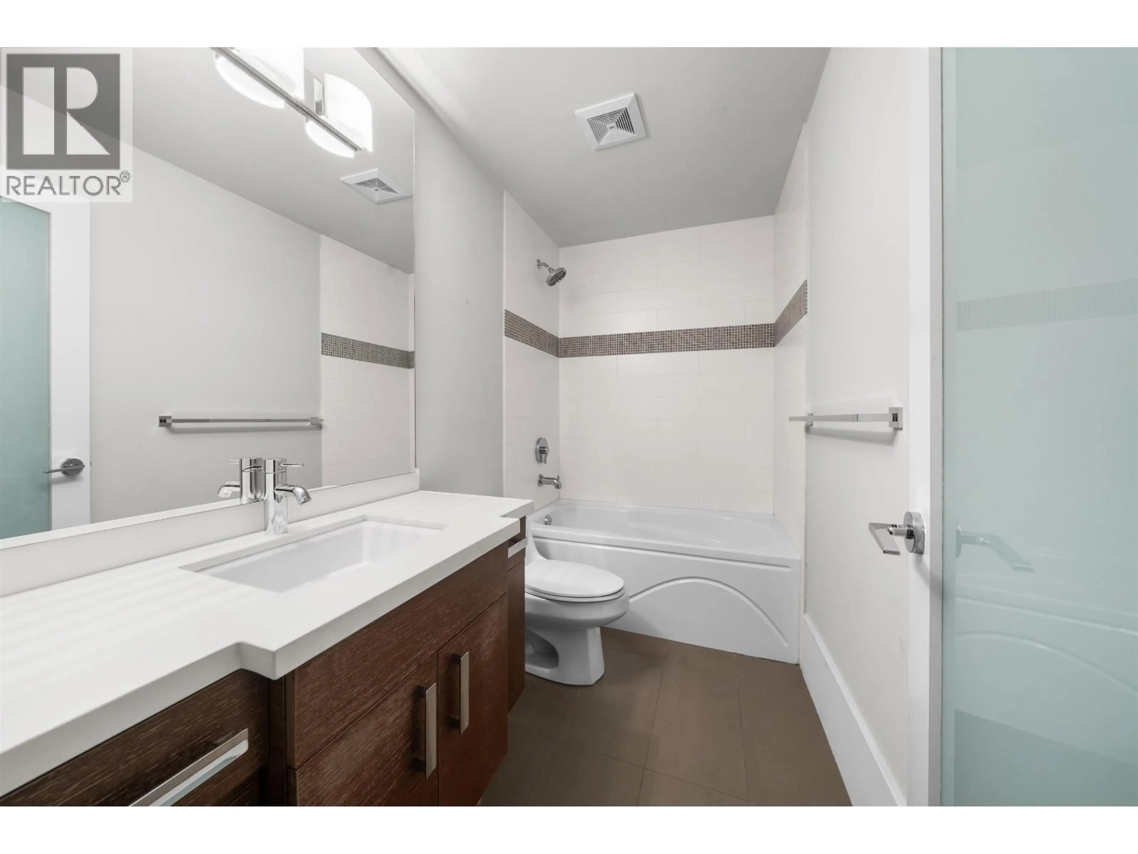 Standard bathroom, ceramic/tile floor for 1162 MILLSTREAM ROAD, West Vancouver British Columbia V7S2C9