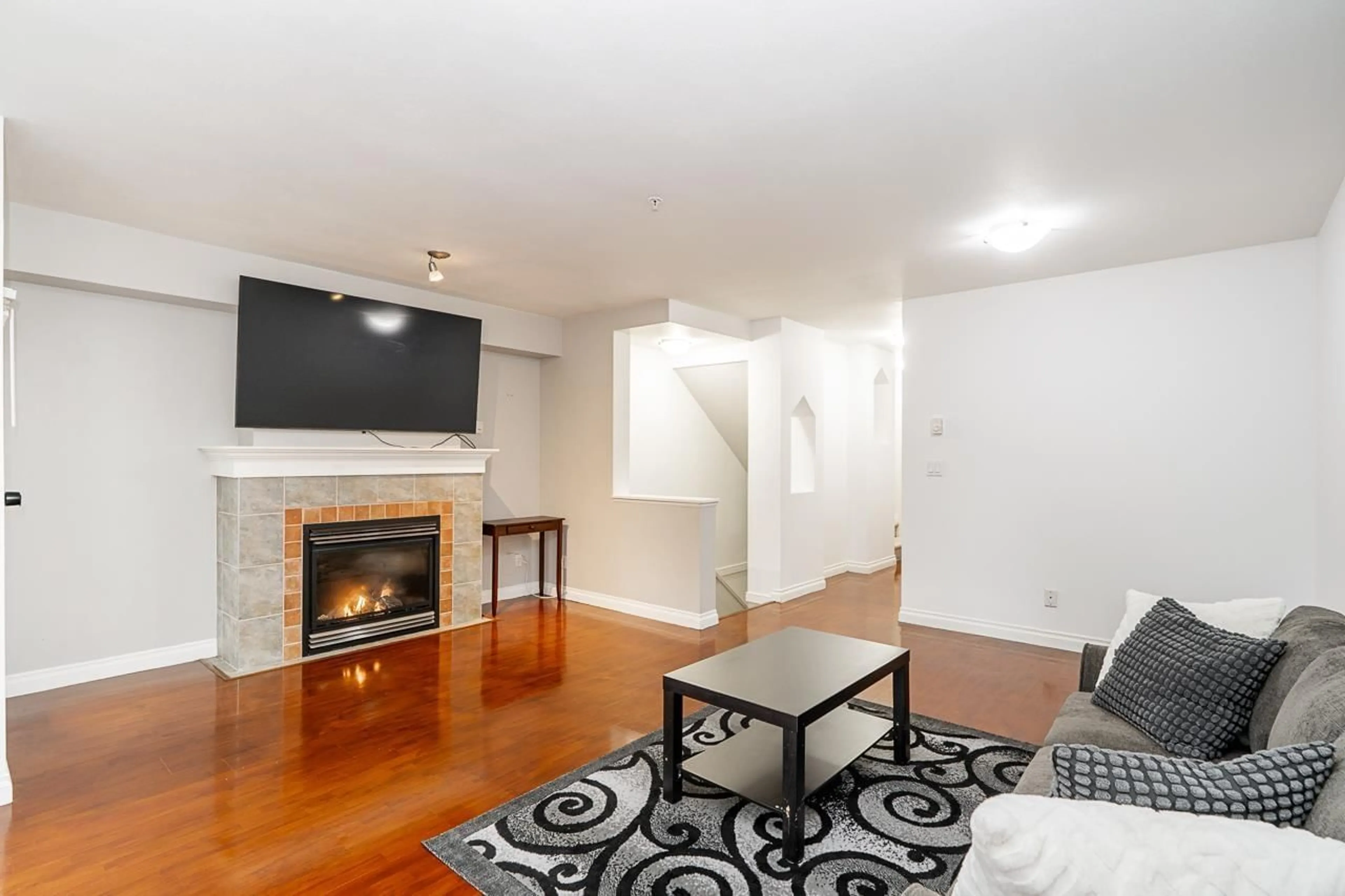Living room with furniture, unknown for 25 - 20875 88 AVENUE, Langley British Columbia V1M3K1