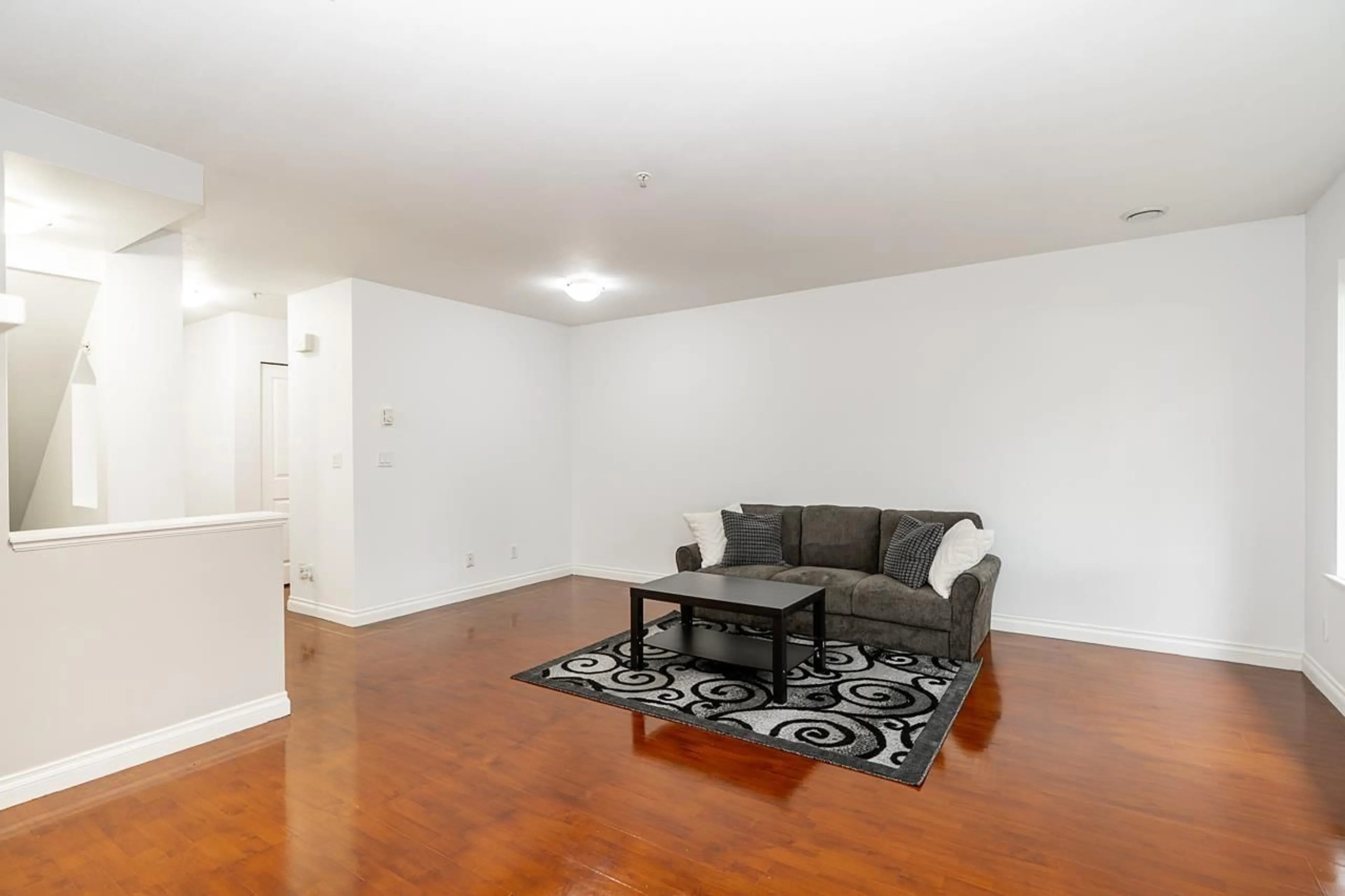 Living room with furniture, unknown for 25 - 20875 88 AVENUE, Langley British Columbia V1M3K1