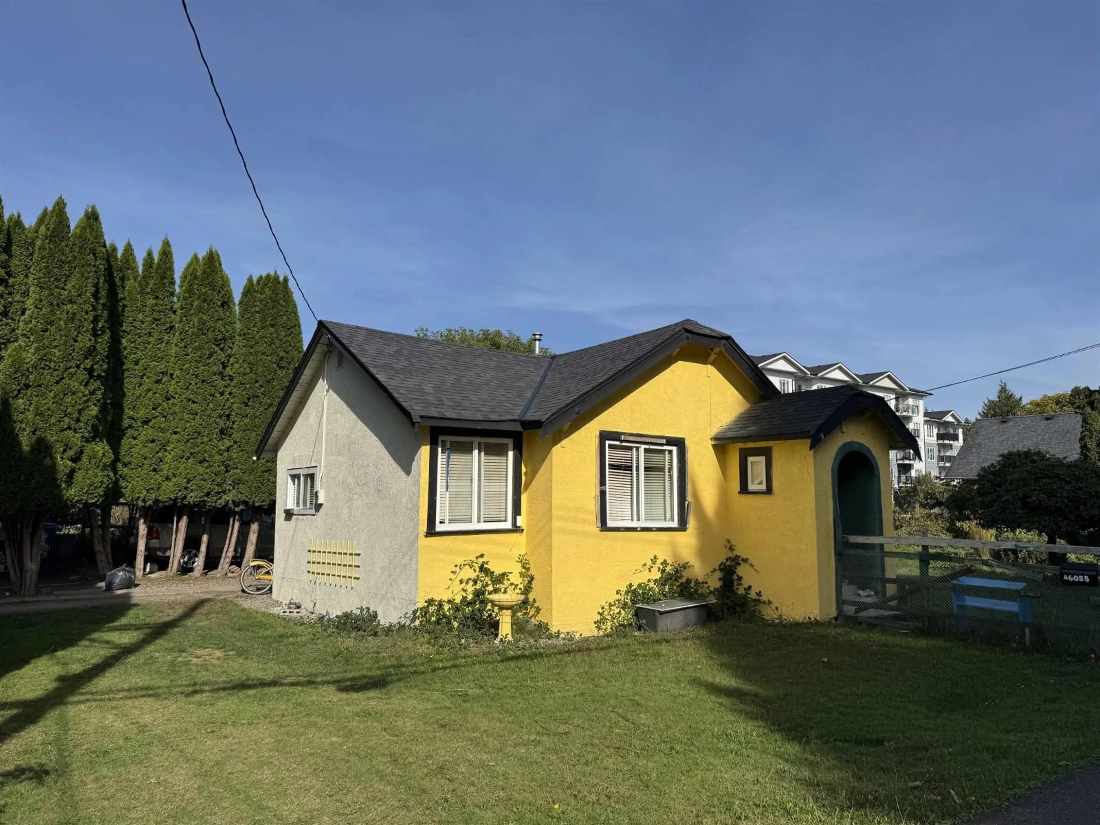 Home with vinyl exterior material, street for 46055 CLEVELAND AVENUE, Chilliwack British Columbia V2P2X2