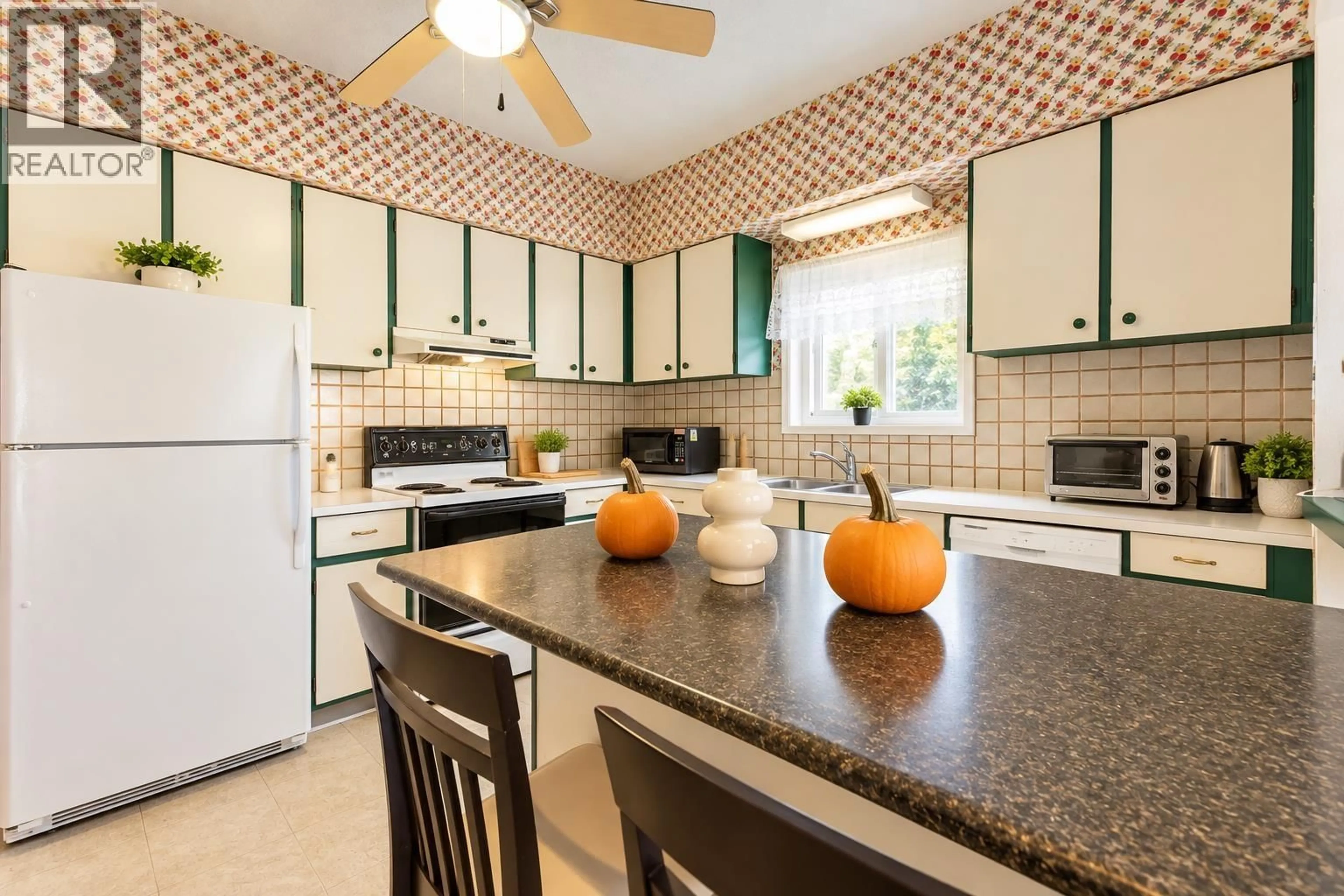 Standard kitchen, ceramic/tile floor for 7620 14TH AVENUE, Burnaby British Columbia V3N2A5