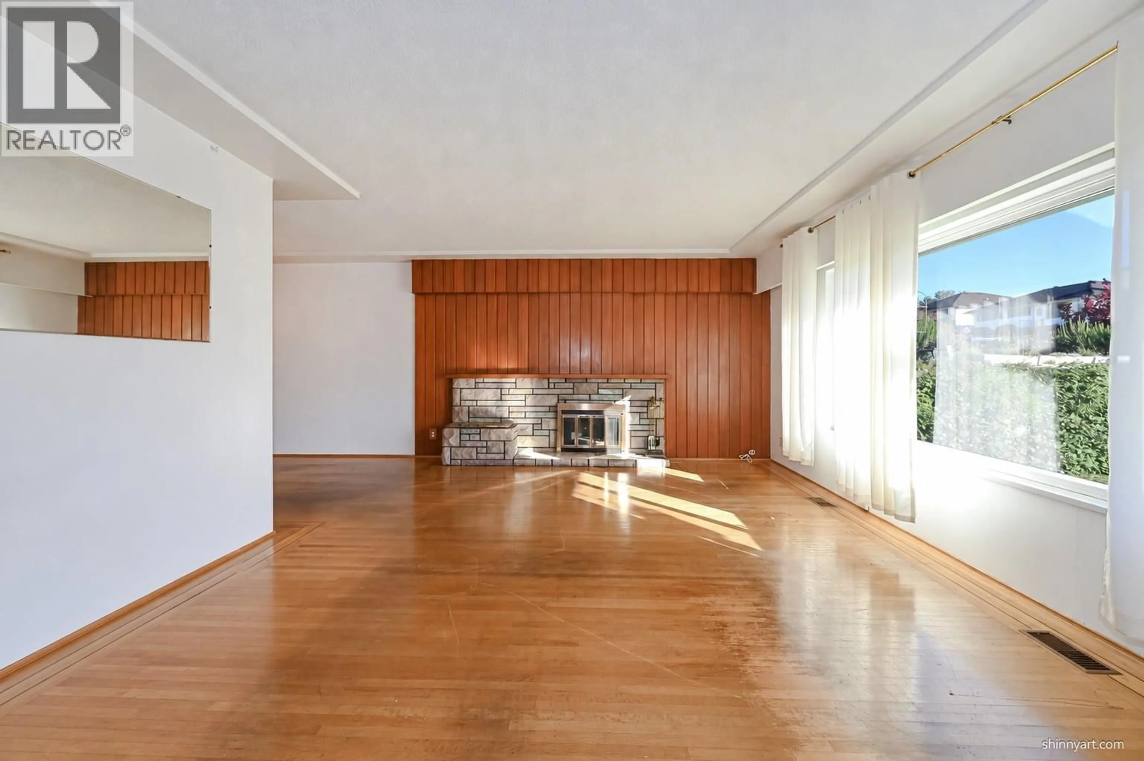 Indoor foyer for 9645 DAVID DRIVE, Burnaby British Columbia V3J1H2