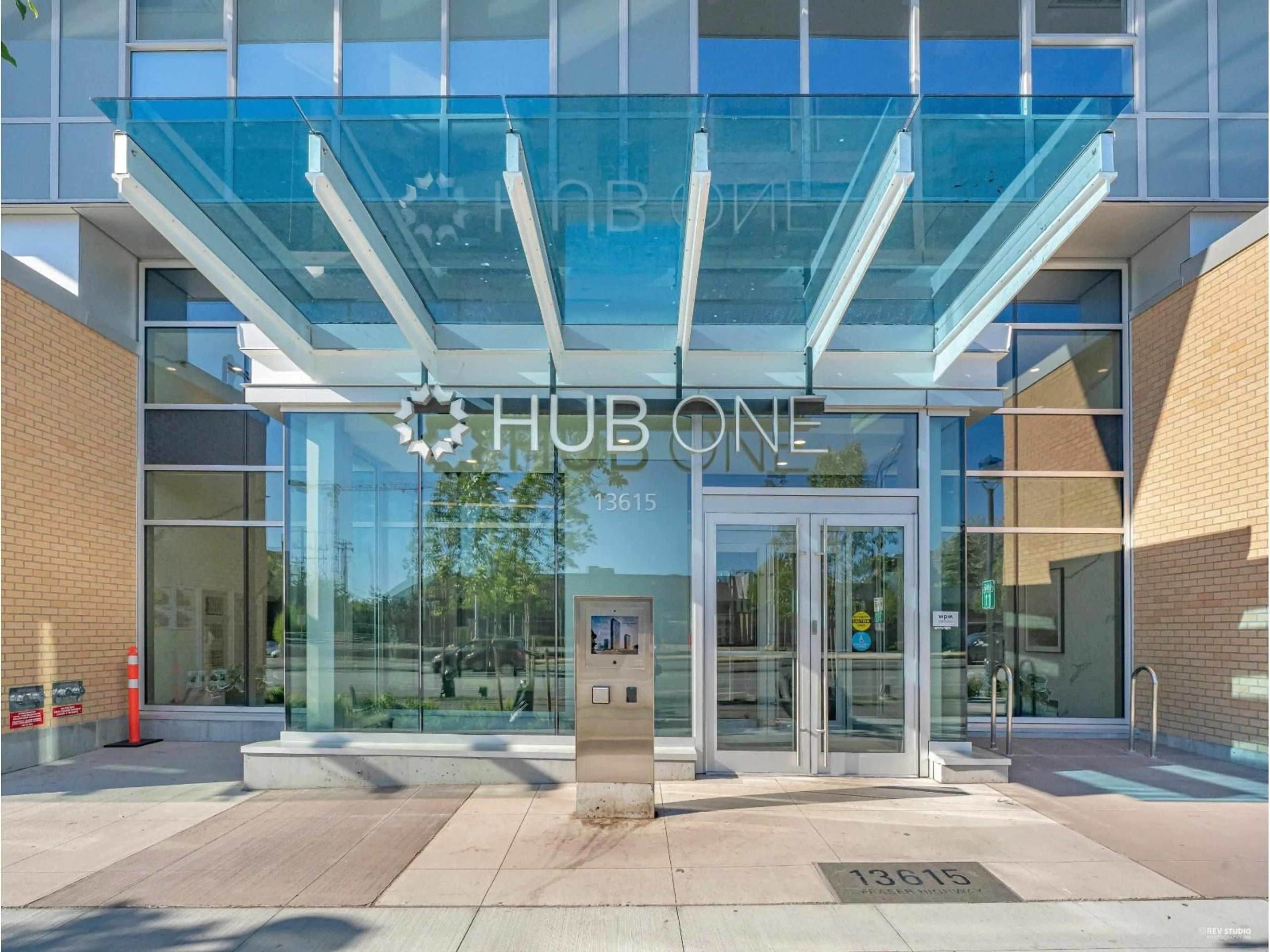 Indoor foyer for 1401 - 13615 FRASER HIGHWAY, Surrey British Columbia V3T0P7