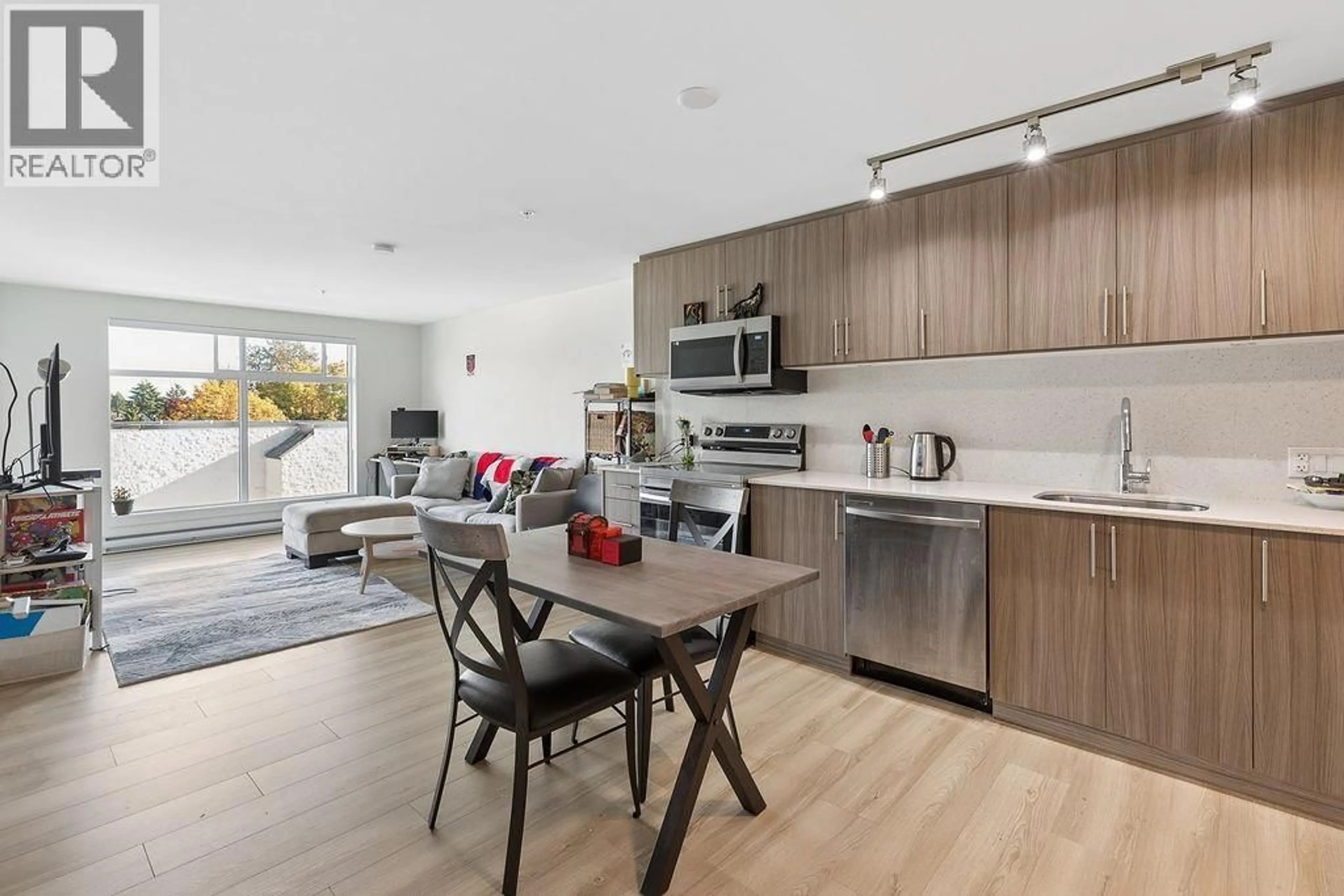 Open concept kitchen, wood/laminate floor for 502 - 232 SIXTH STREET, New Westminster British Columbia V3L0K9