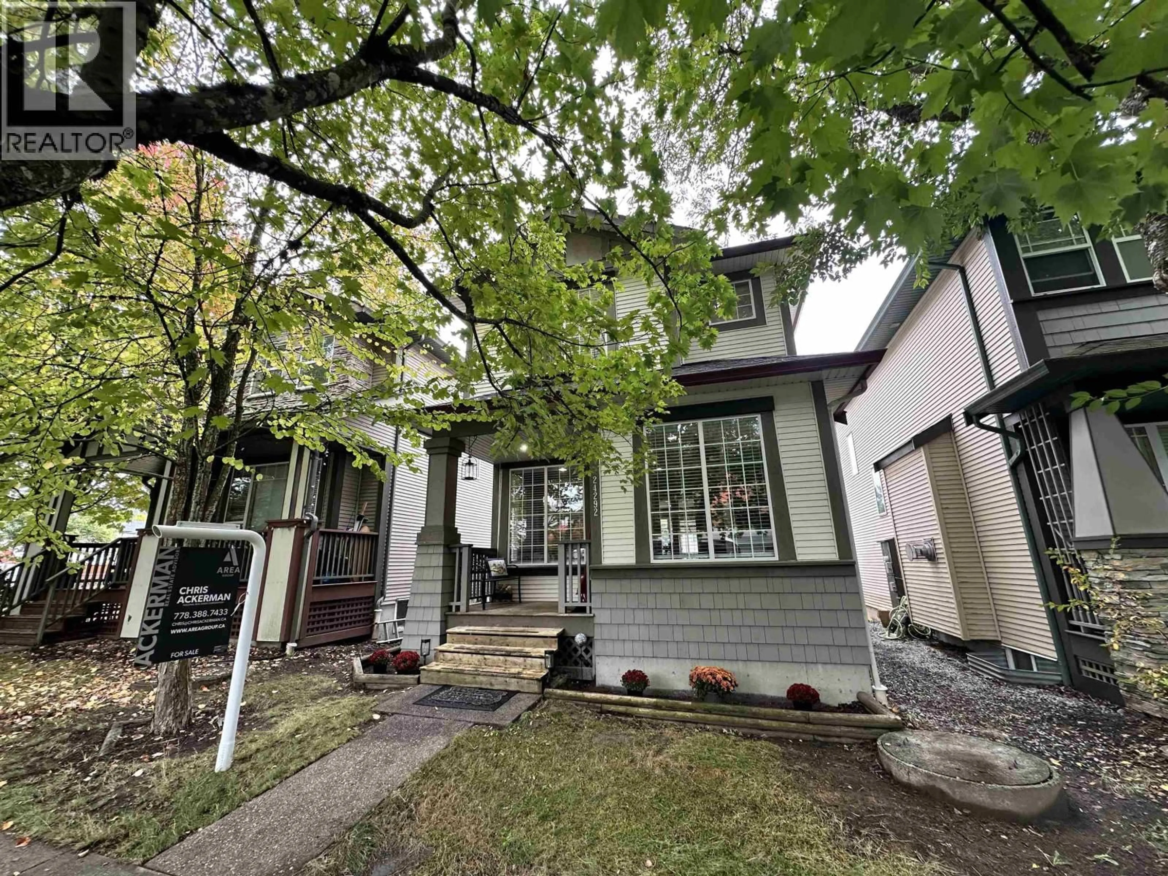 A pic from outside/outdoor area/front of a property/back of a property/a pic from drone, street for 24292 102B AVENUE, Maple Ridge British Columbia V2W1Y1
