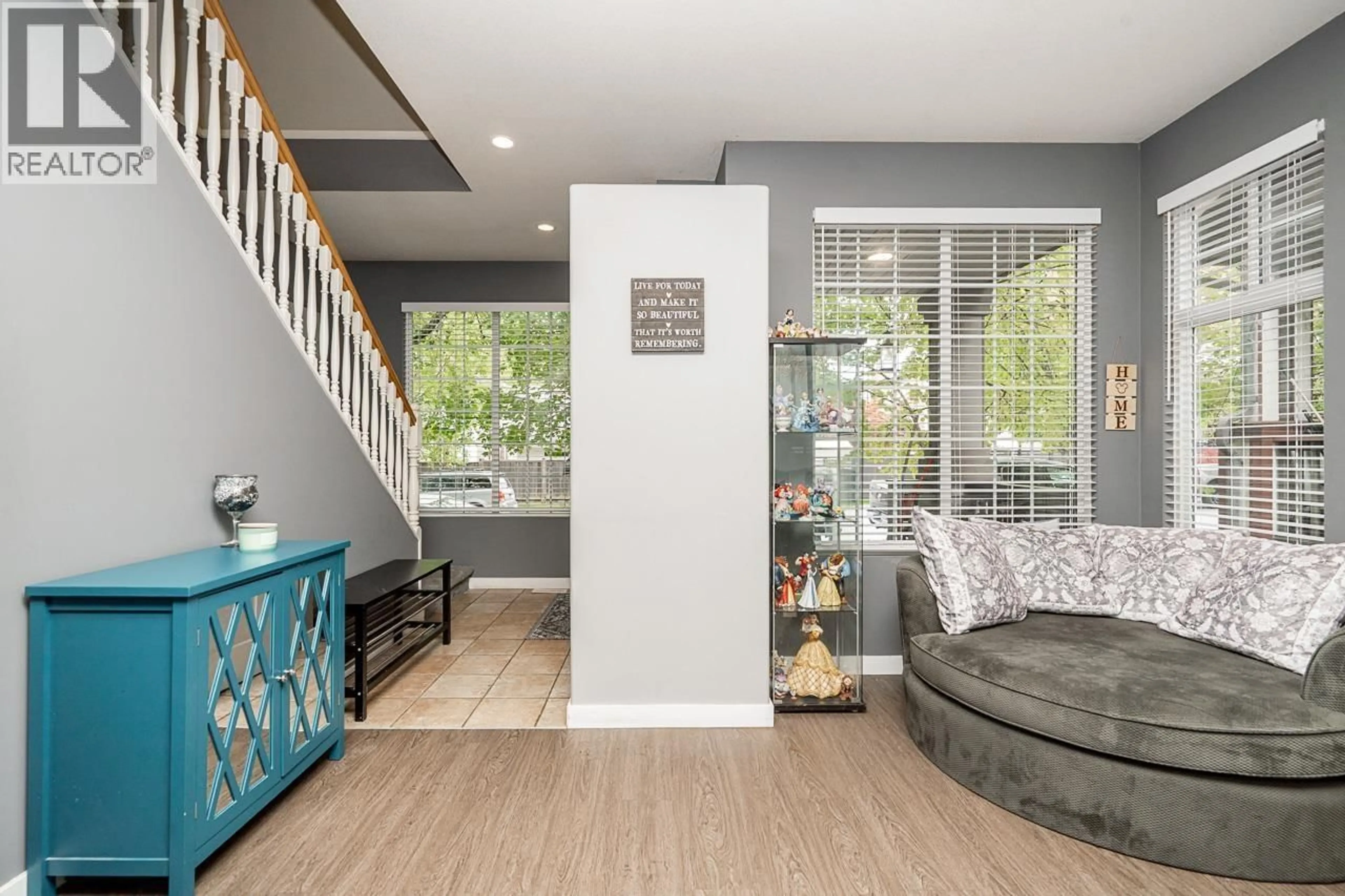 Indoor entryway for 24292 102B AVENUE, Maple Ridge British Columbia V2W1Y1