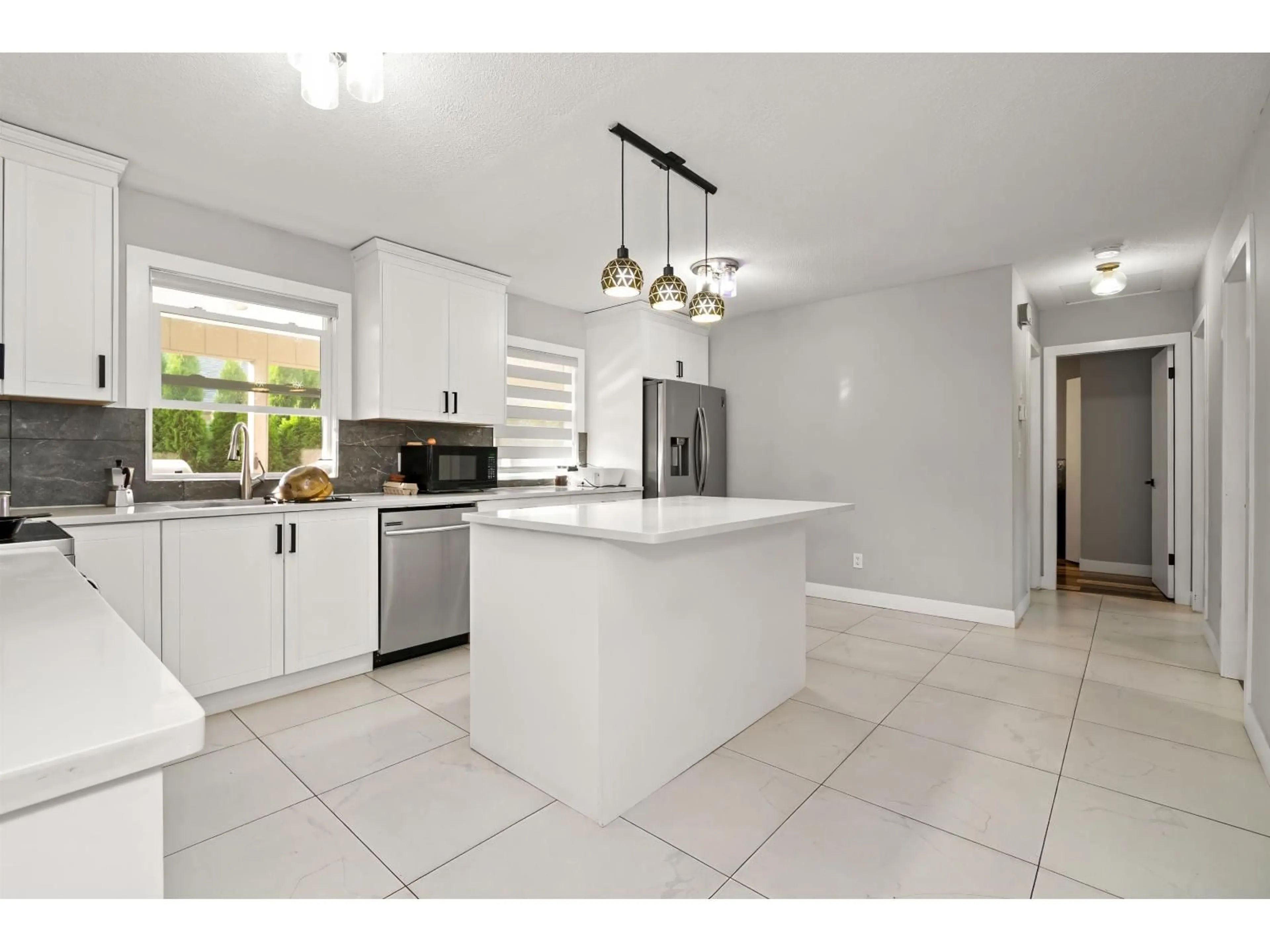 Open concept kitchen, ceramic/tile floor for 48247 YALE ROAD, Chilliwack British Columbia V4Z0A8