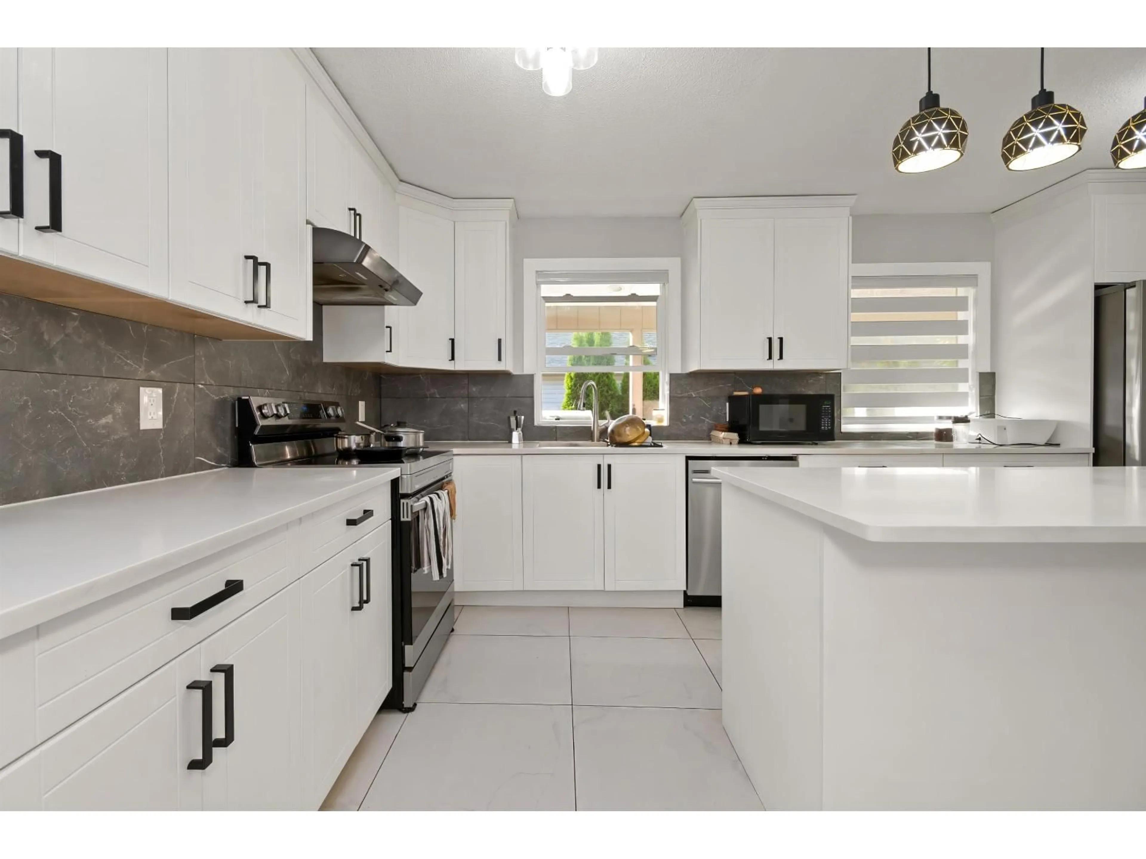 Open concept kitchen, ceramic/tile floor for 48247 YALE ROAD, Chilliwack British Columbia V4Z0A8