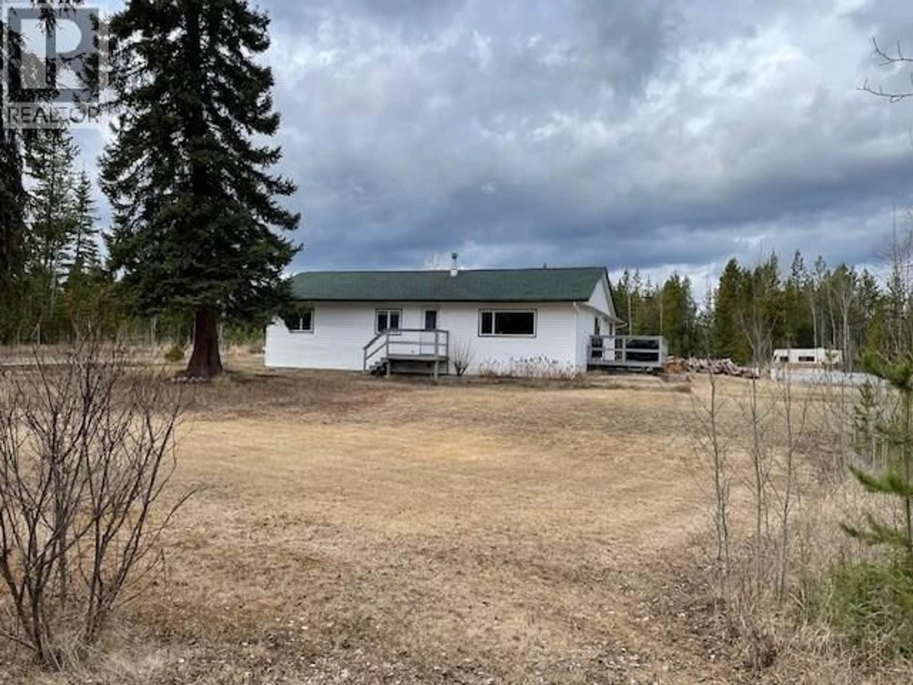 A pic from outside/outdoor area/front of a property/back of a property/a pic from drone, unknown for 7008 HOLMES ROAD, Lone Butte British Columbia V0K1X1